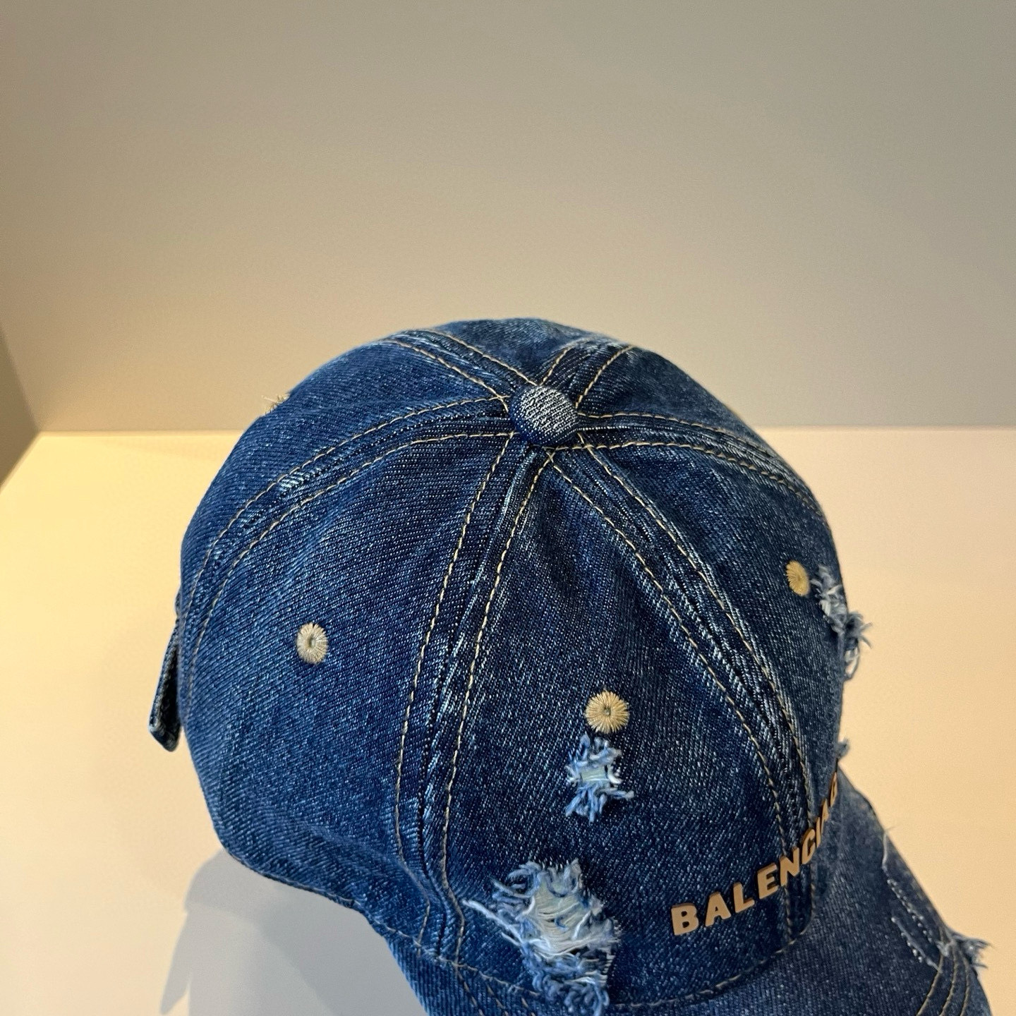  BALENCIAGA巴黎世家新款logo棒球帽，很酷的色系，男女佩戴都有不同style，第一批抢先出货