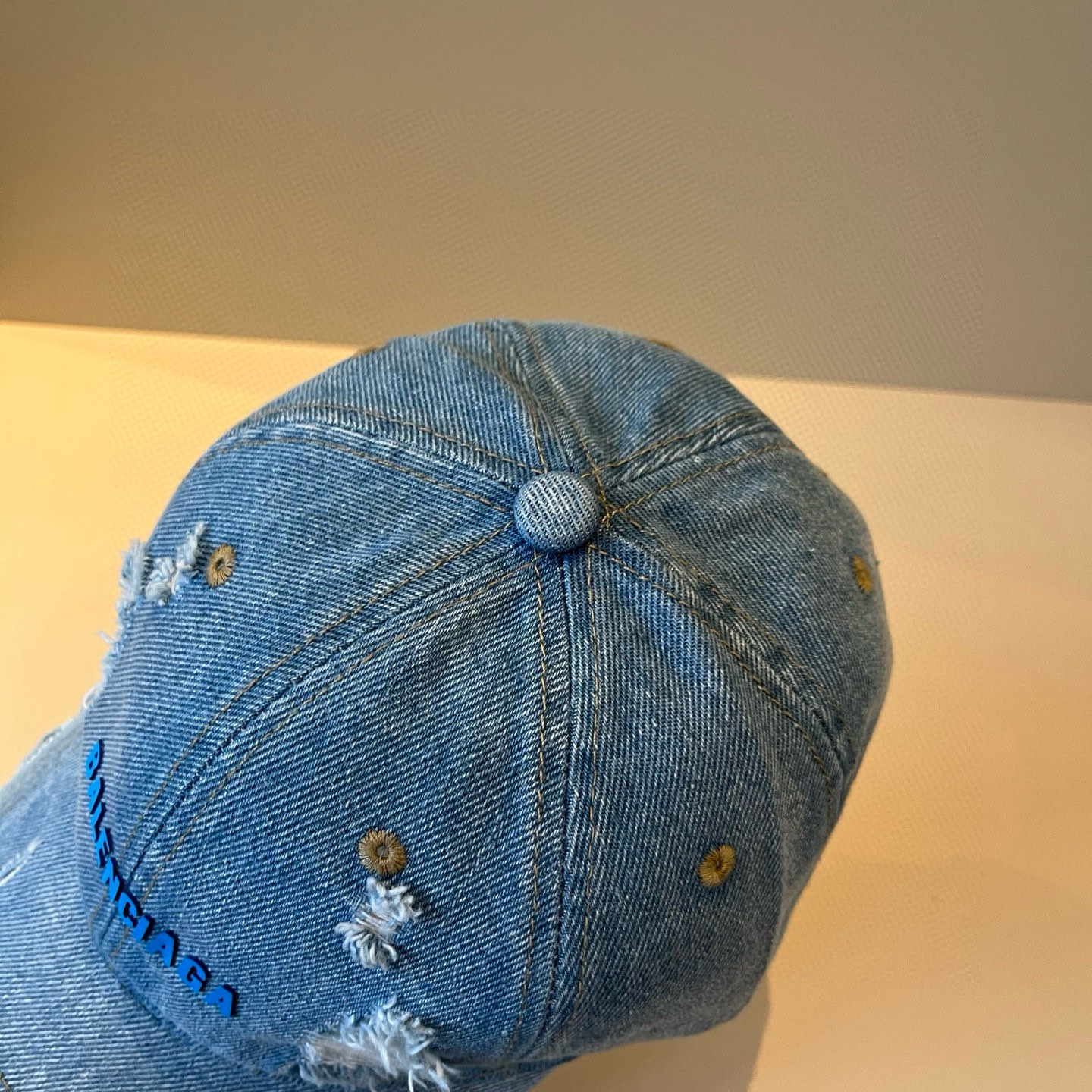  BALENCIAGA巴黎世家新款logo棒球帽，很酷的色系，男女佩戴都有不同style，第一批抢先出货