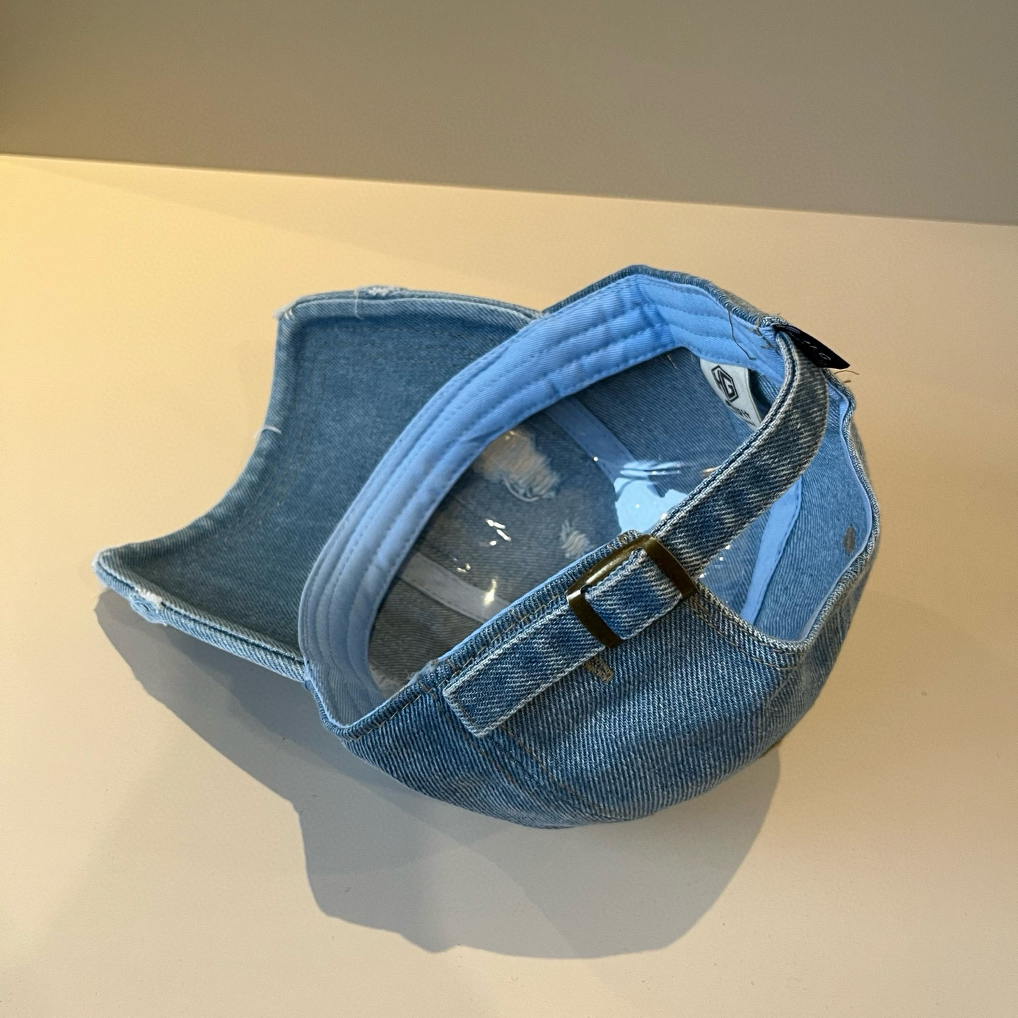  BALENCIAGA巴黎世家新款logo棒球帽，很酷的色系，男女佩戴都有不同style，第一批抢先出货