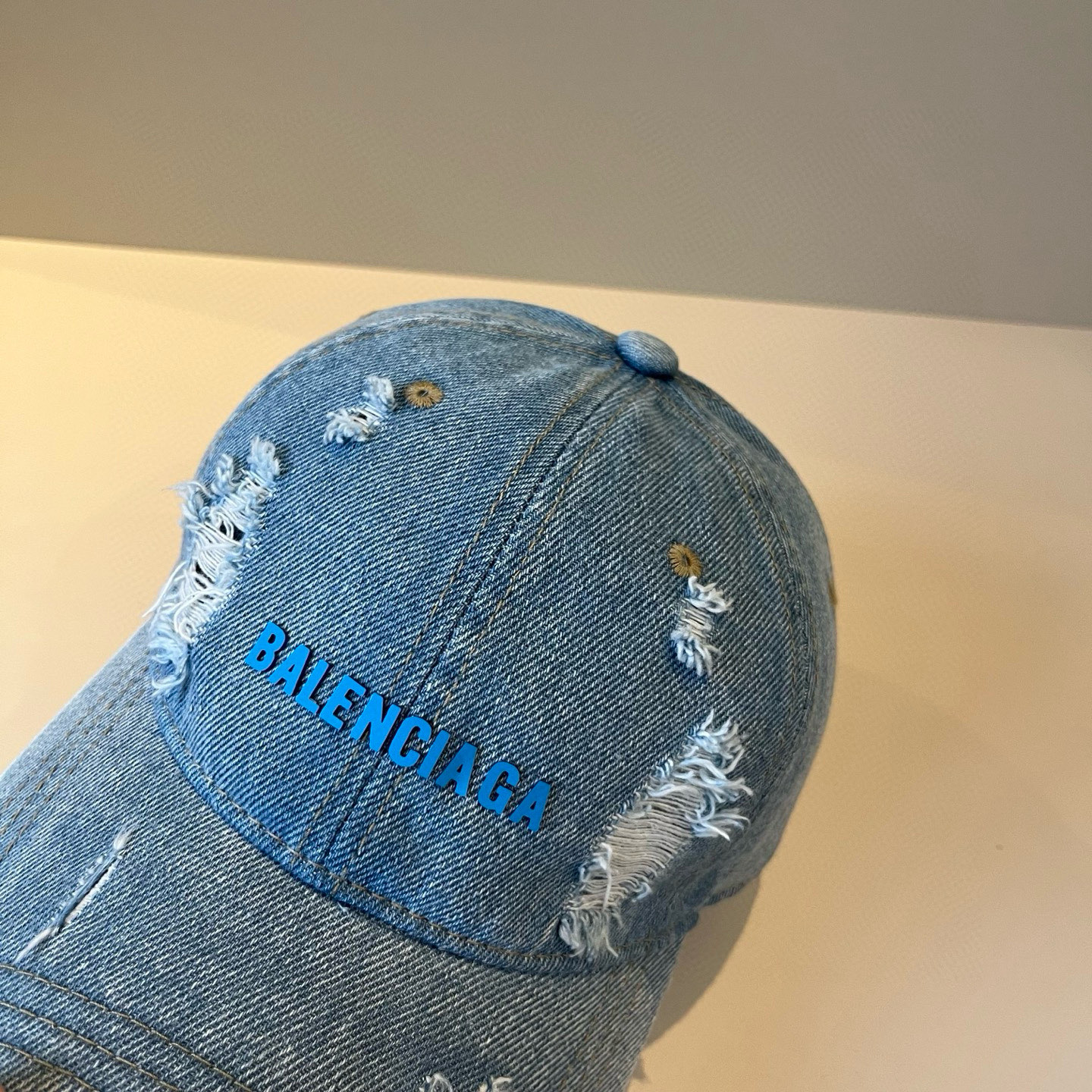  BALENCIAGA巴黎世家新款logo棒球帽，很酷的色系，男女佩戴都有不同style，第一批抢先出货