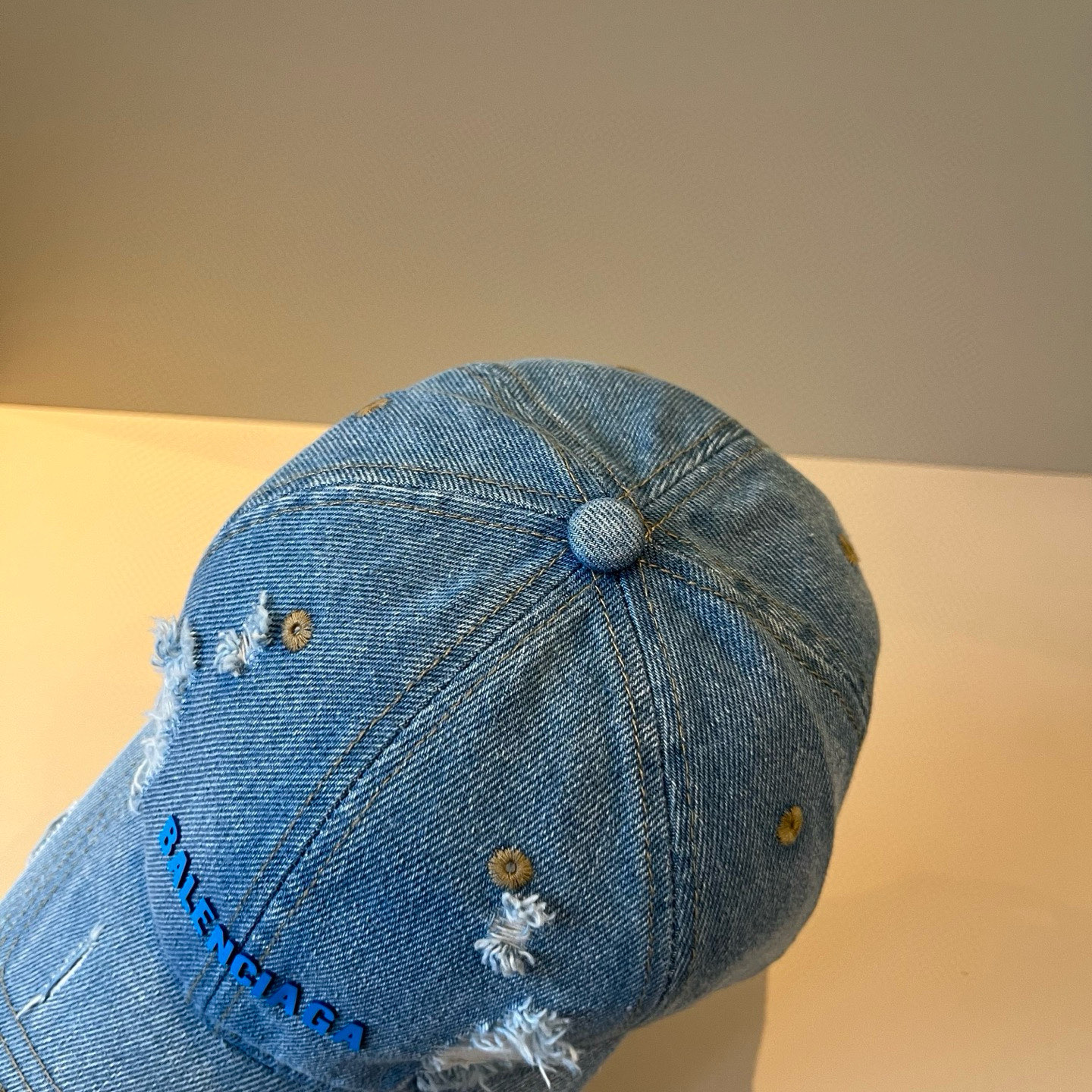  BALENCIAGA巴黎世家新款logo棒球帽，很酷的色系，男女佩戴都有不同style，第一批抢先出货