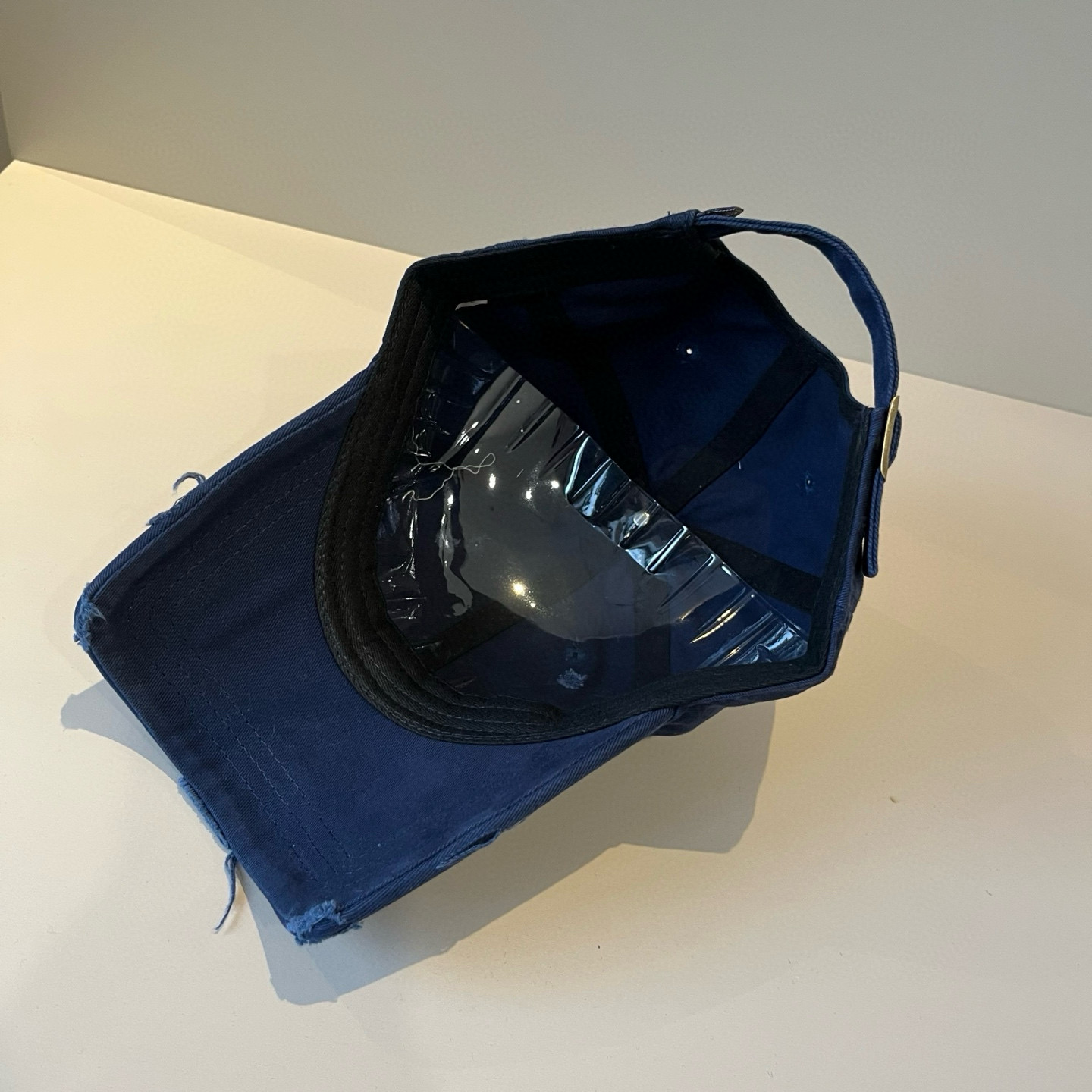  BALENCIAGA巴黎世家新款logo棒球帽，很酷的色系，男女佩戴都有不同style，第一批抢先出货