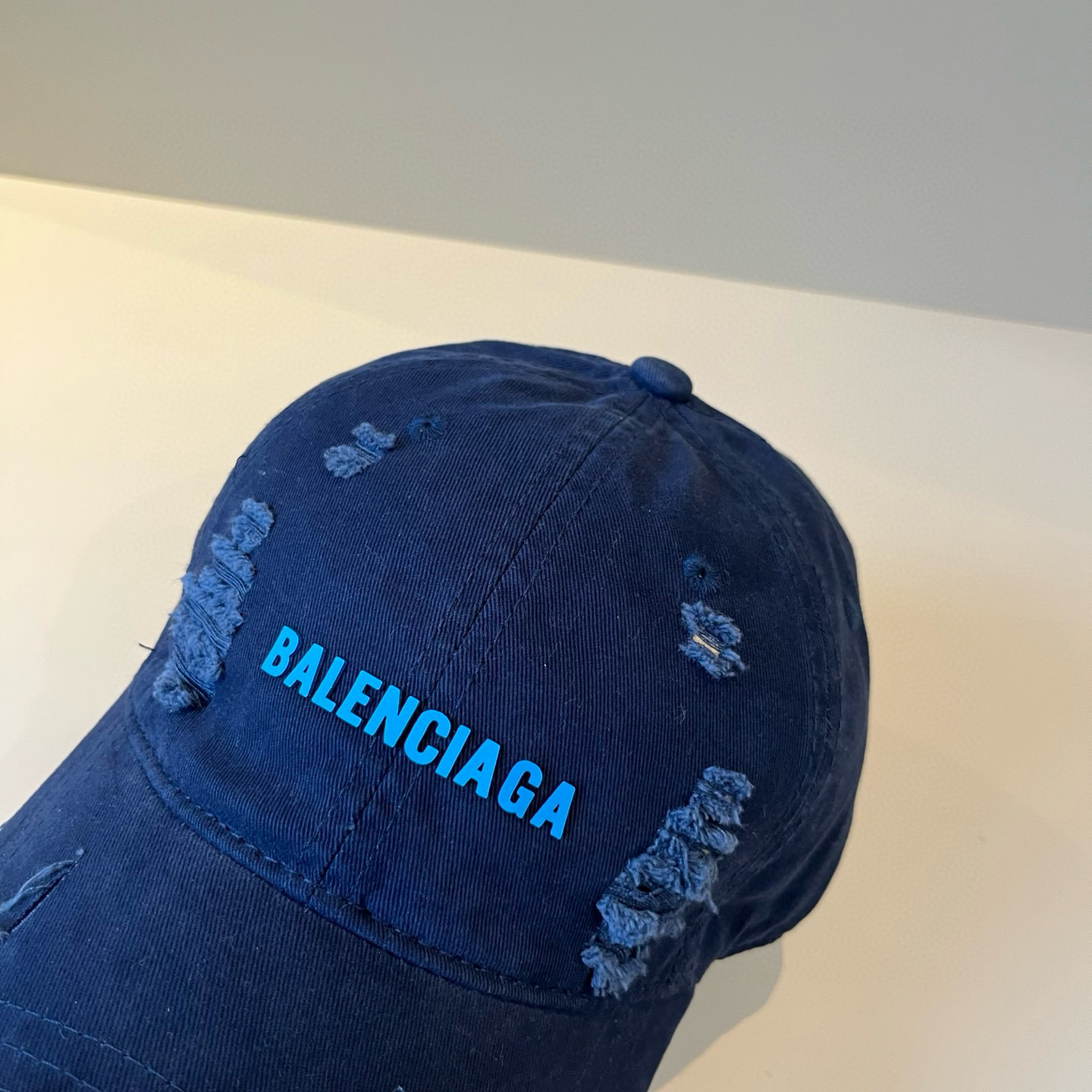  BALENCIAGA巴黎世家新款logo棒球帽，很酷的色系，男女佩戴都有不同style，第一批抢先出货