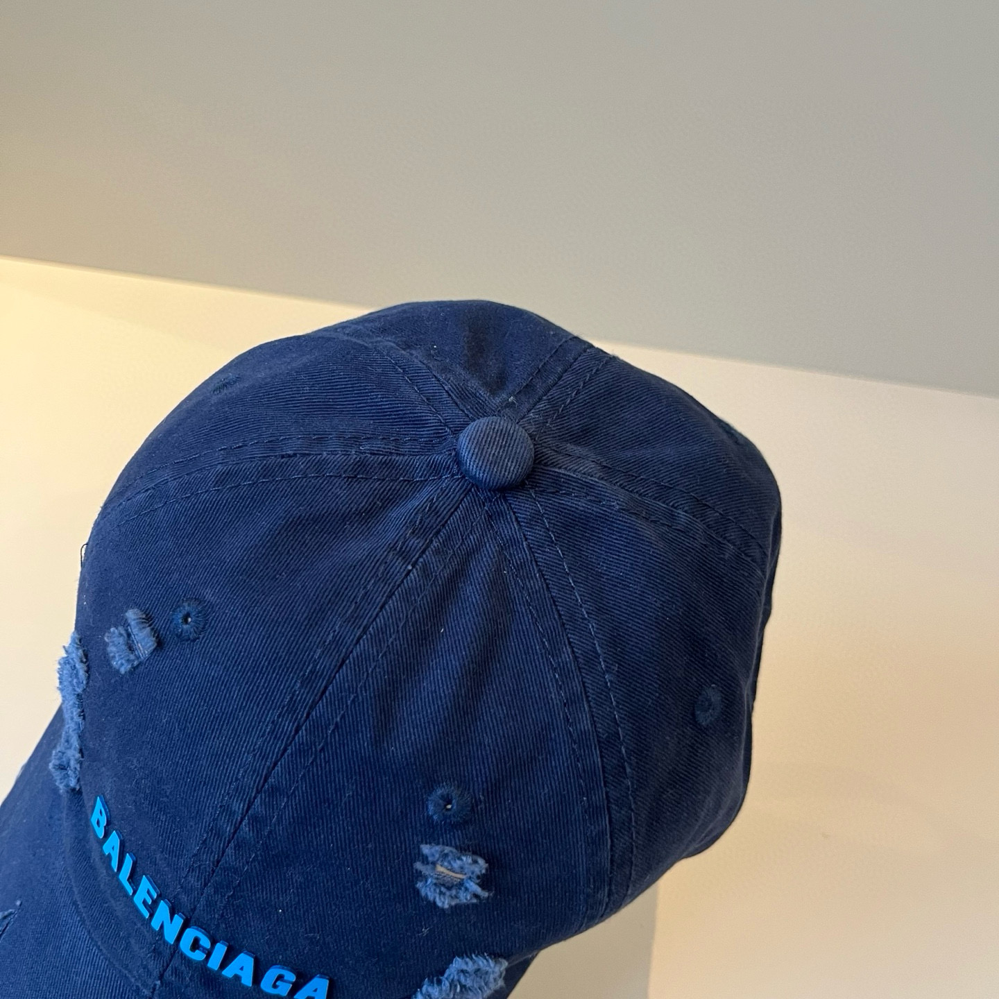  BALENCIAGA巴黎世家新款logo棒球帽，很酷的色系，男女佩戴都有不同style，第一批抢先出货