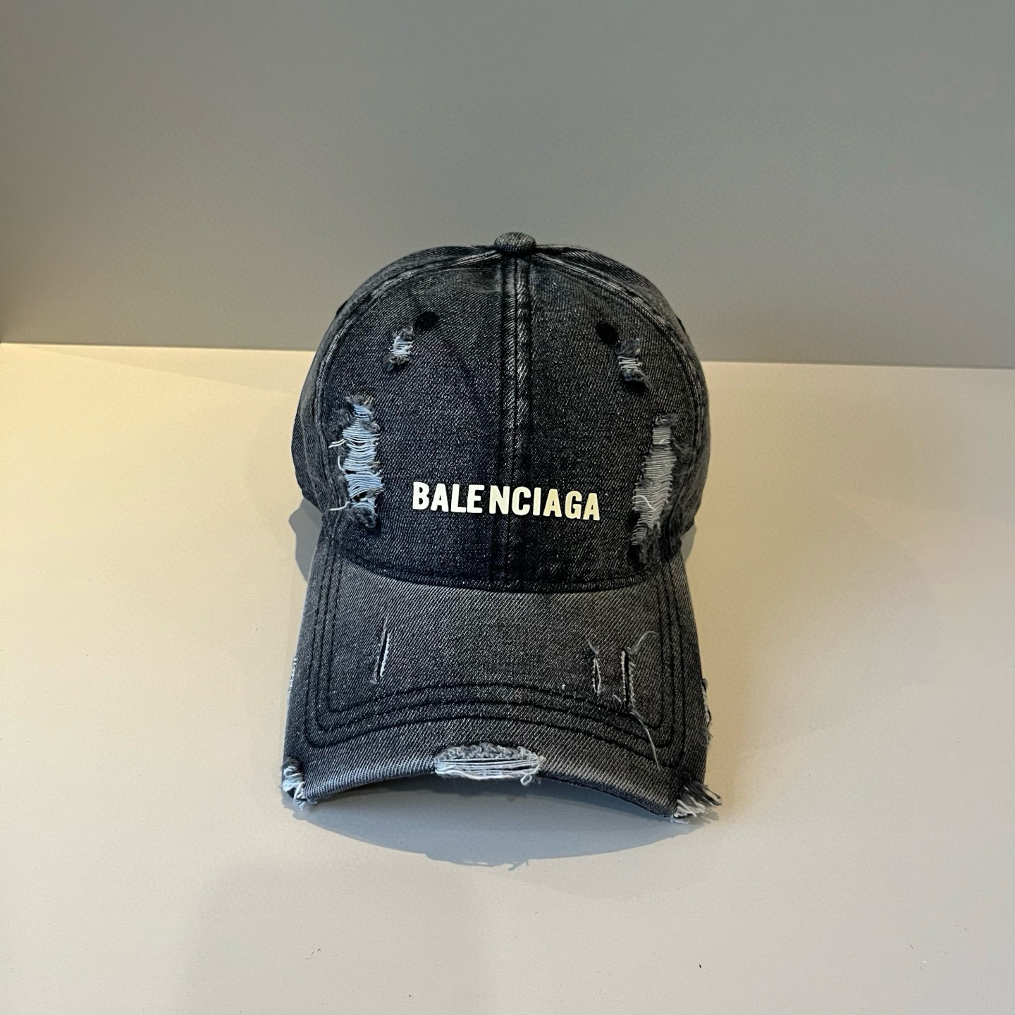  BALENCIAGA巴黎世家新款logo棒球帽，很酷的色系，男女佩戴都有不同style，第一批抢先出货