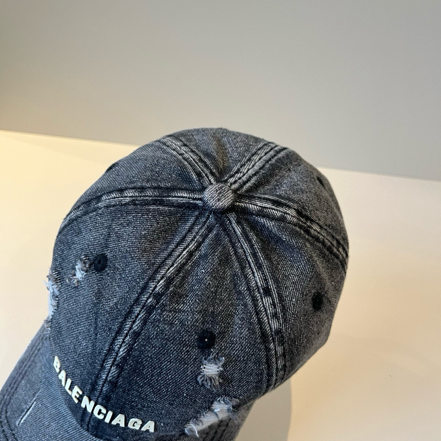  BALENCIAGA巴黎世家新款logo棒球帽，很酷的色系，男女佩戴都有不同style，第一批抢先出货