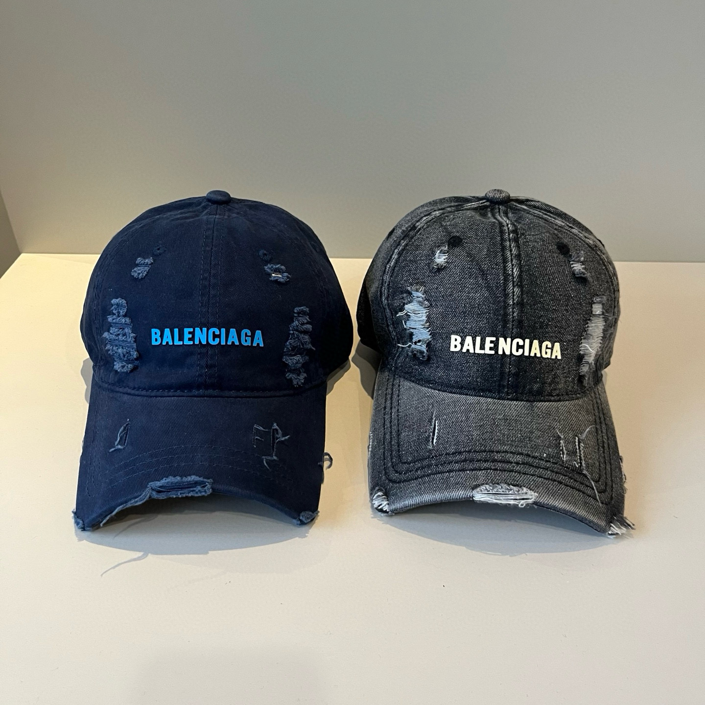  BALENCIAGA巴黎世家新款logo棒球帽，很酷的色系，男女佩戴都有不同style，第一批抢先出货