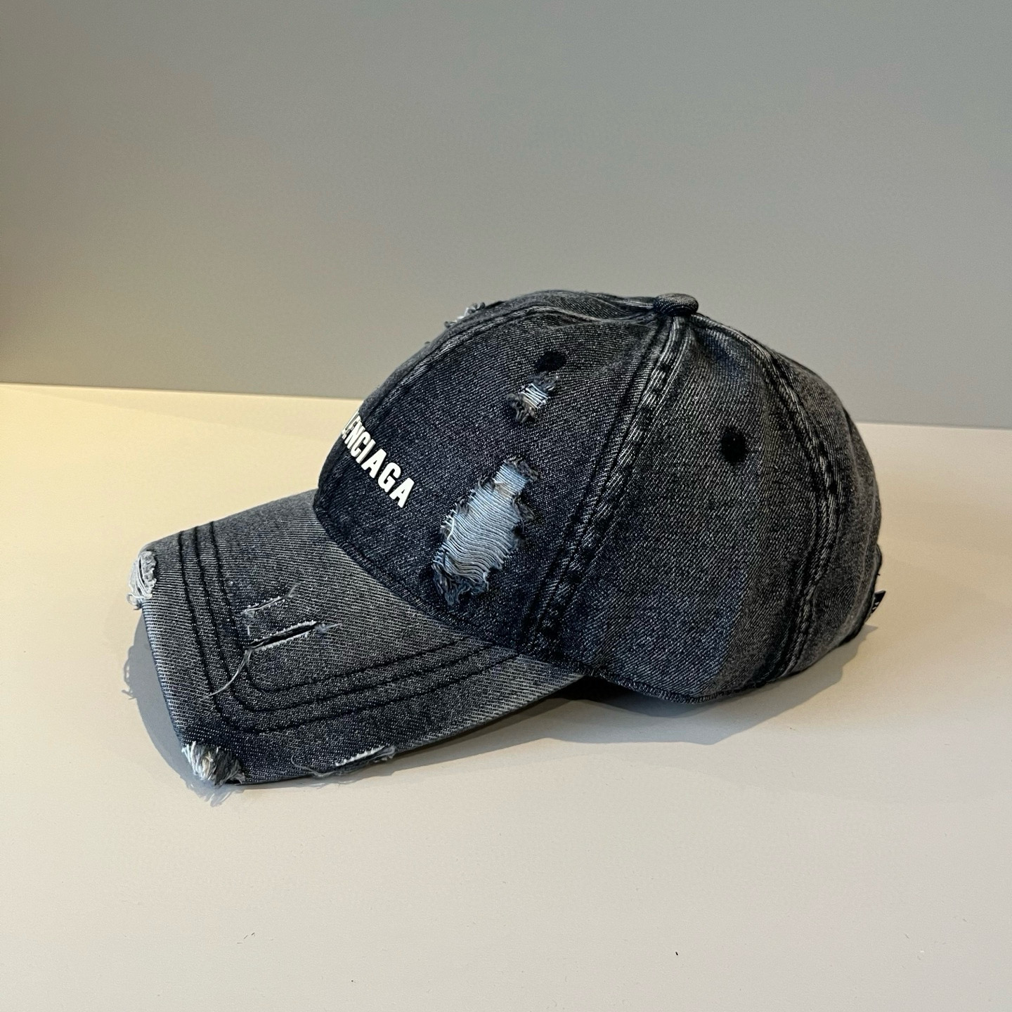  BALENCIAGA巴黎世家新款logo棒球帽，很酷的色系，男女佩戴都有不同style，第一批抢先出货