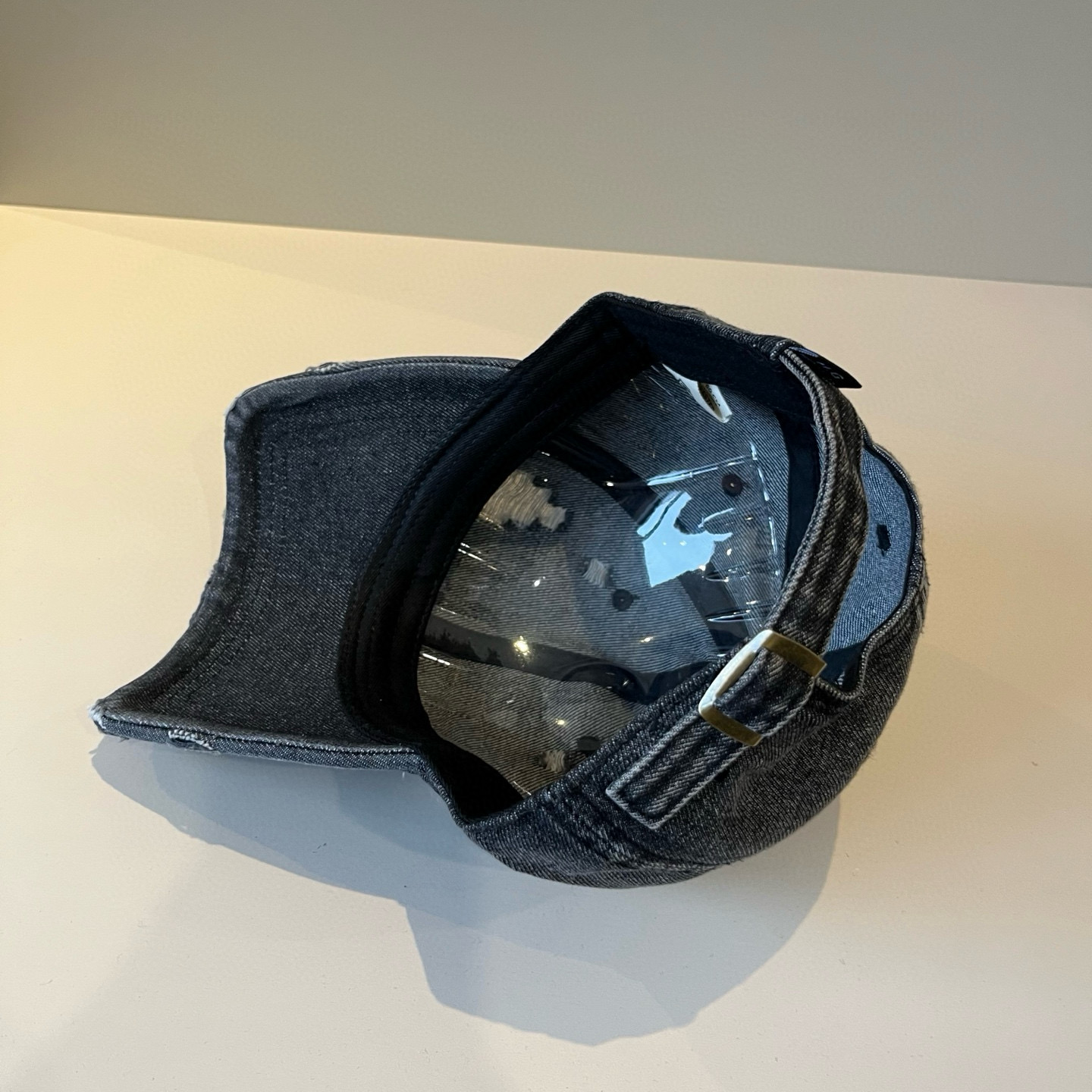  BALENCIAGA巴黎世家新款logo棒球帽，很酷的色系，男女佩戴都有不同style，第一批抢先出货