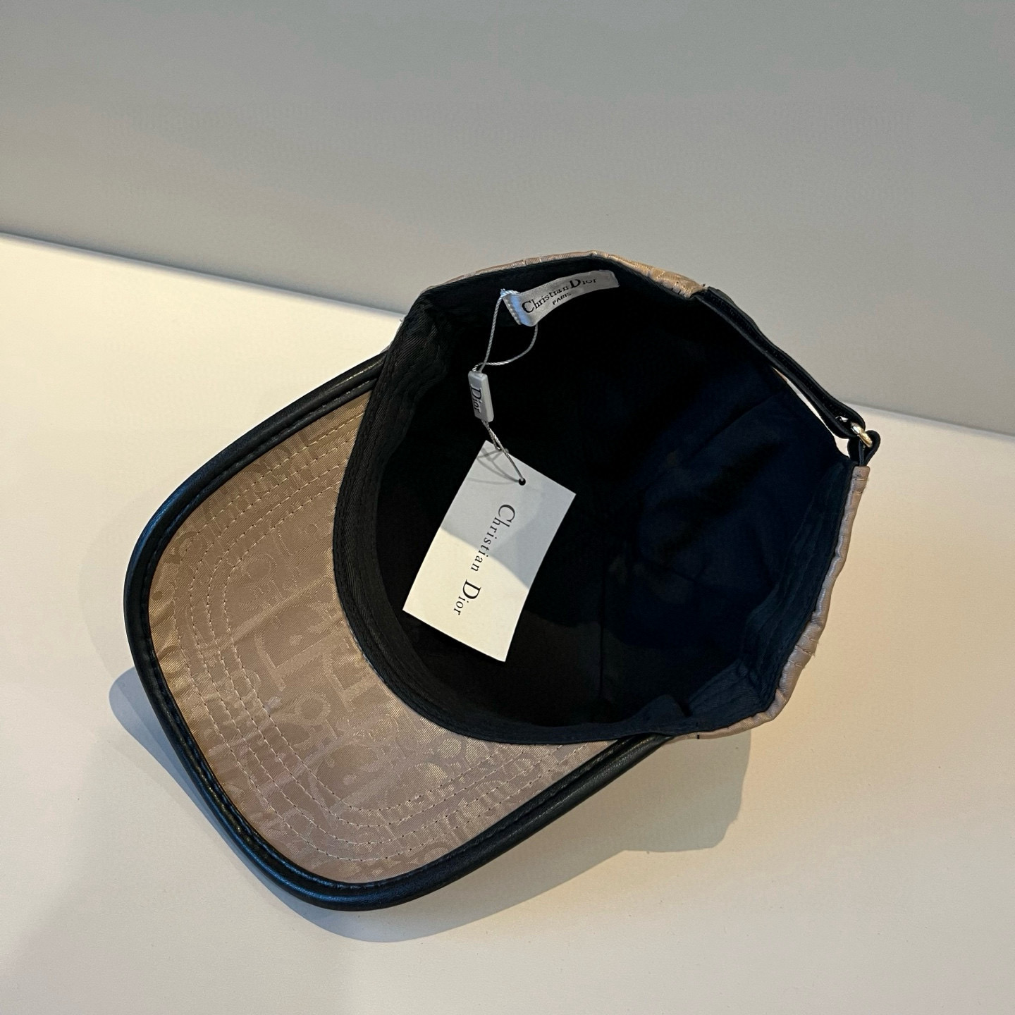 【DIOR迪奥】新款走量简约棒球帽🧢，新款出货，大牌款超好搭配，赶紧入手！