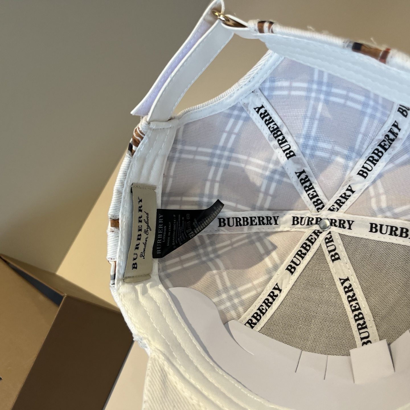  BURBERRY巴宝利早春新款棒球帽，简约尚时风，男女同款！高质品，尊享品质感！