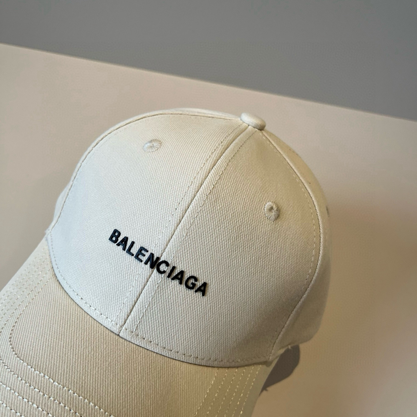  BALENCIAGA巴黎世家新款logo棒球帽，很酷的色系，男女佩戴都有不同style，第一批抢先出货