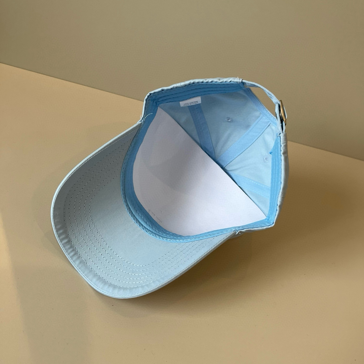  BALENCIAGA巴黎世家新款logo棒球帽，很酷的色系，男女佩戴都有不同style，第一批抢先出货