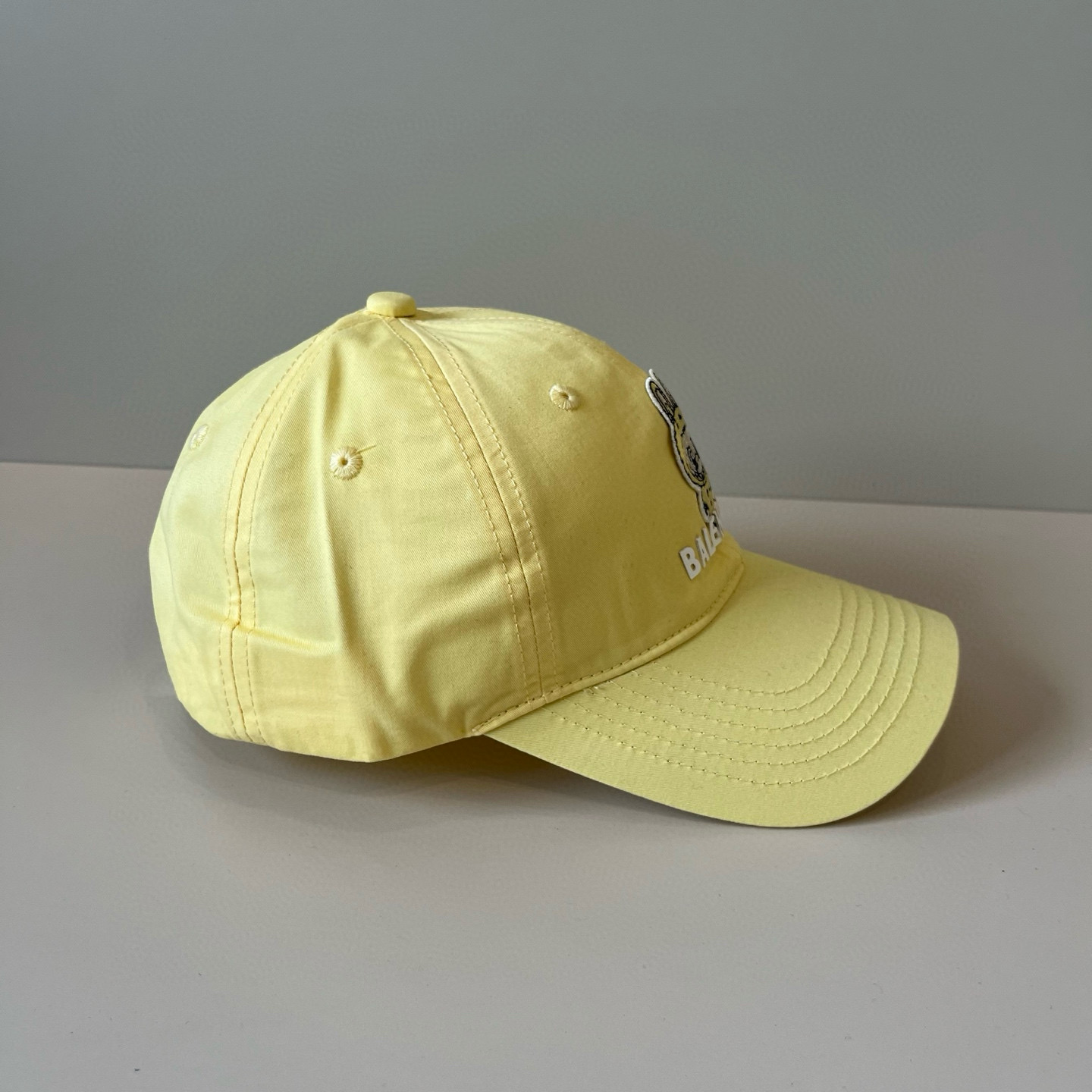  BALENCIAGA巴黎世家新款logo棒球帽，很酷的色系，男女佩戴都有不同style，第一批抢先出货