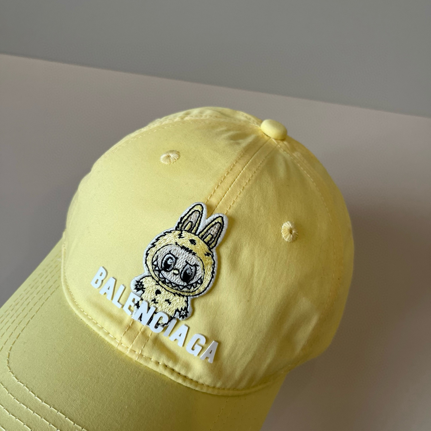  BALENCIAGA巴黎世家新款logo棒球帽，很酷的色系，男女佩戴都有不同style，第一批抢先出货