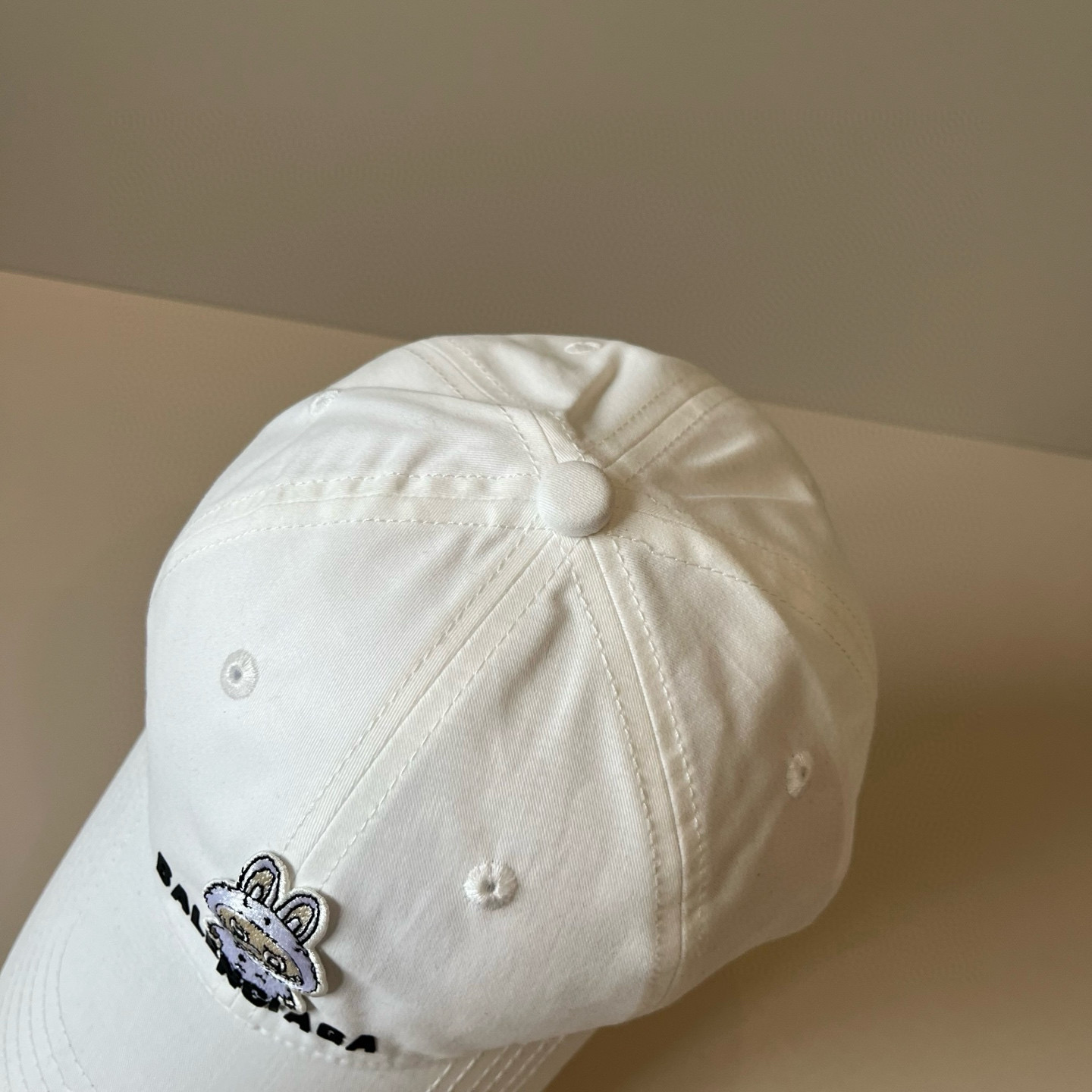  BALENCIAGA巴黎世家新款logo棒球帽，很酷的色系，男女佩戴都有不同style，第一批抢先出货