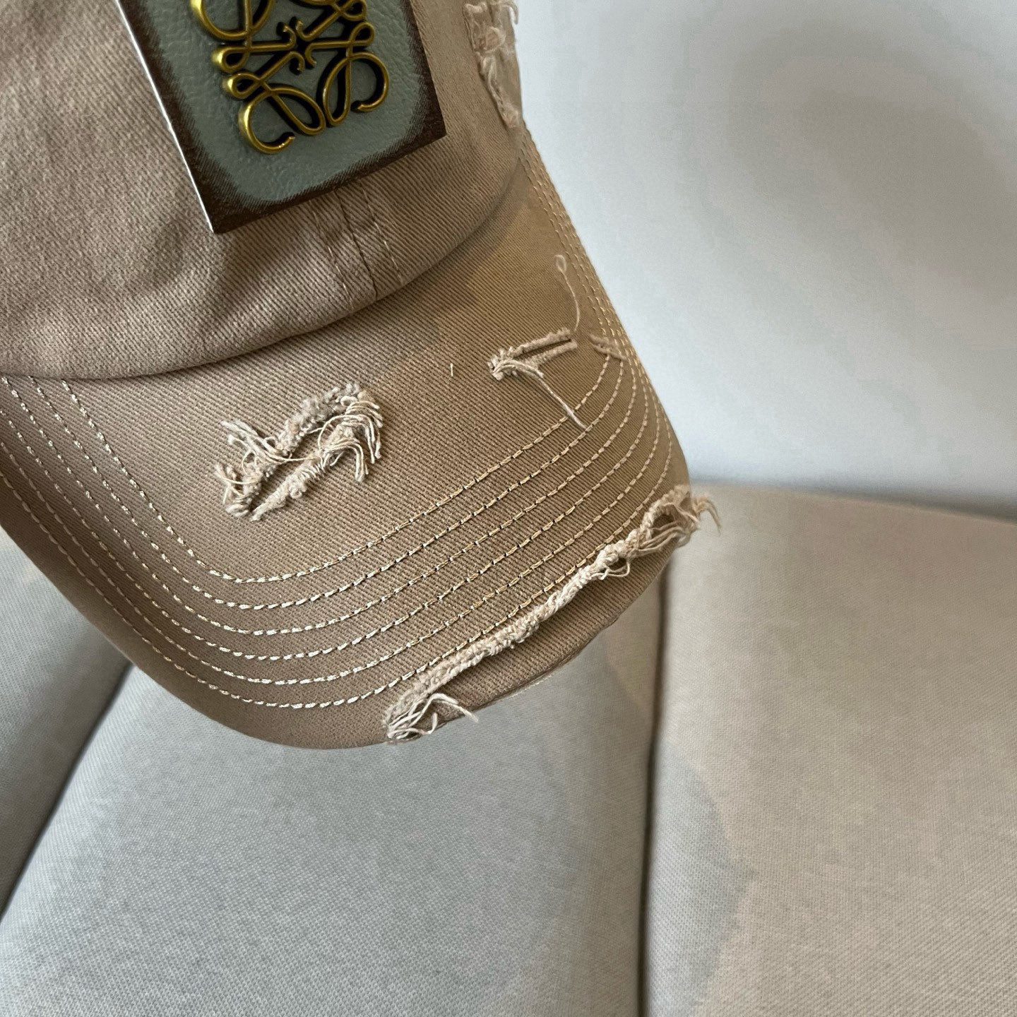 
罗意威 LOEWE新款原版原标设计，质感超好，外部线条定位标准，做工精细，简约大气低价走量！