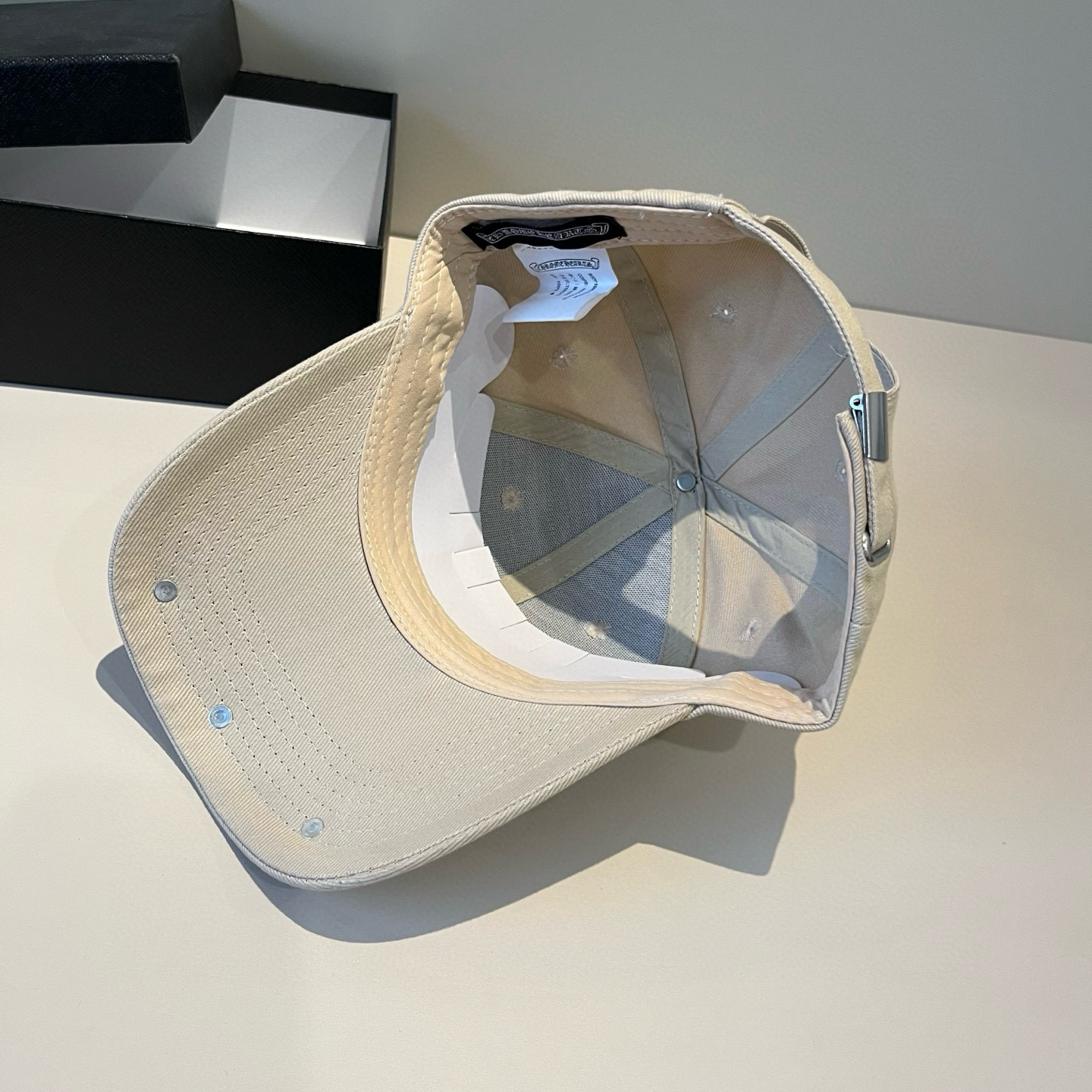  克罗心最新时尚前卫的休闲设计风格，戴上头就是这样好看看哦，做工精细，男女同款！