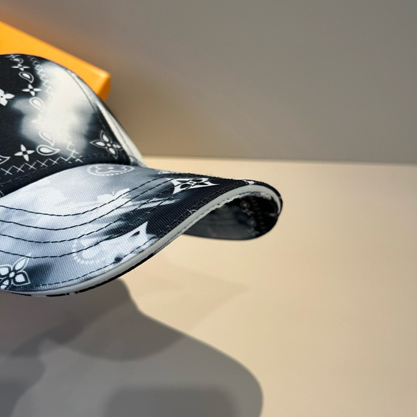 🧢路易威登棒球帽 LouisVuitton😍新款LV棒球帽，重工打造♥️高端大气，百搭款🤗男女通用！跑量