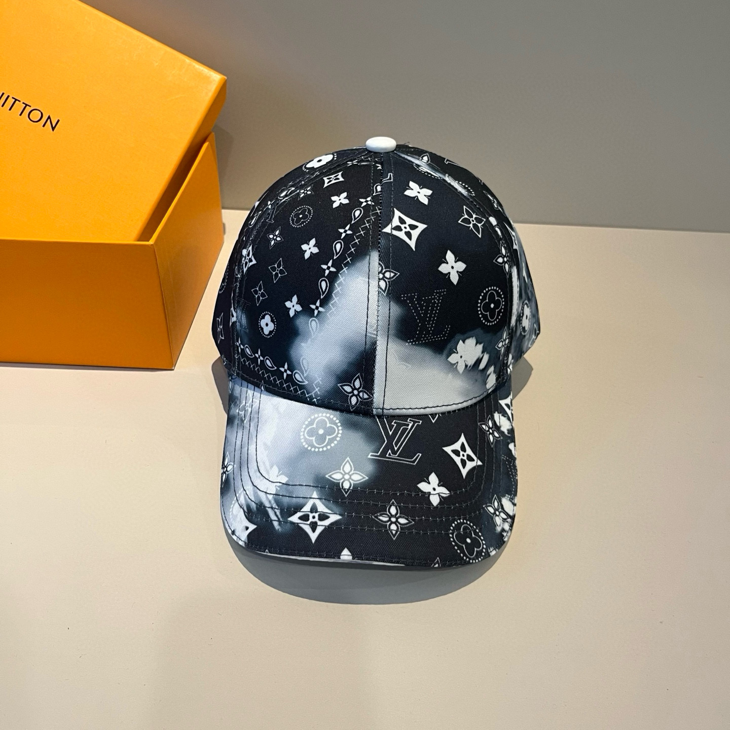 🧢路易威登棒球帽 LouisVuitton😍新款LV棒球帽，重工打造♥️高端大气，百搭款🤗男女通用！跑量