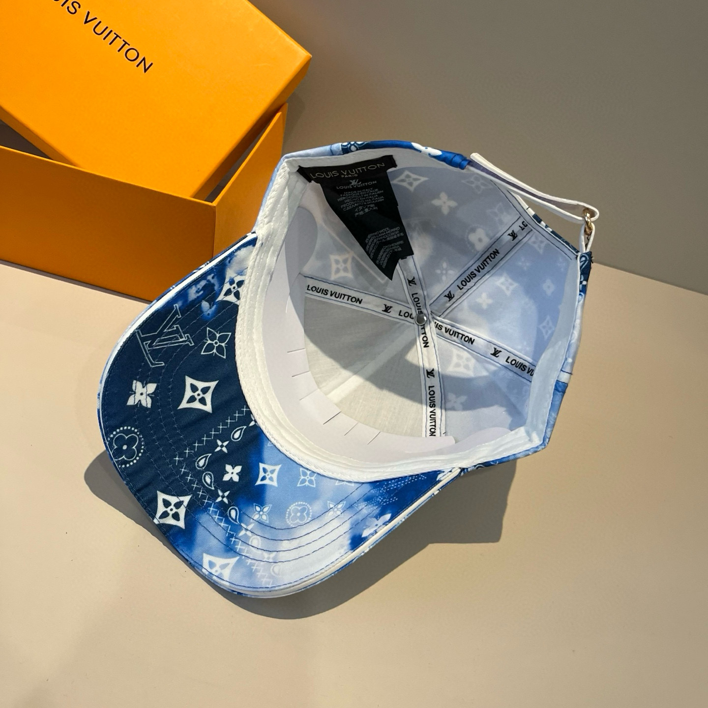 🧢路易威登棒球帽 LouisVuitton😍新款LV棒球帽，重工打造♥️高端大气，百搭款🤗男女通用！跑量