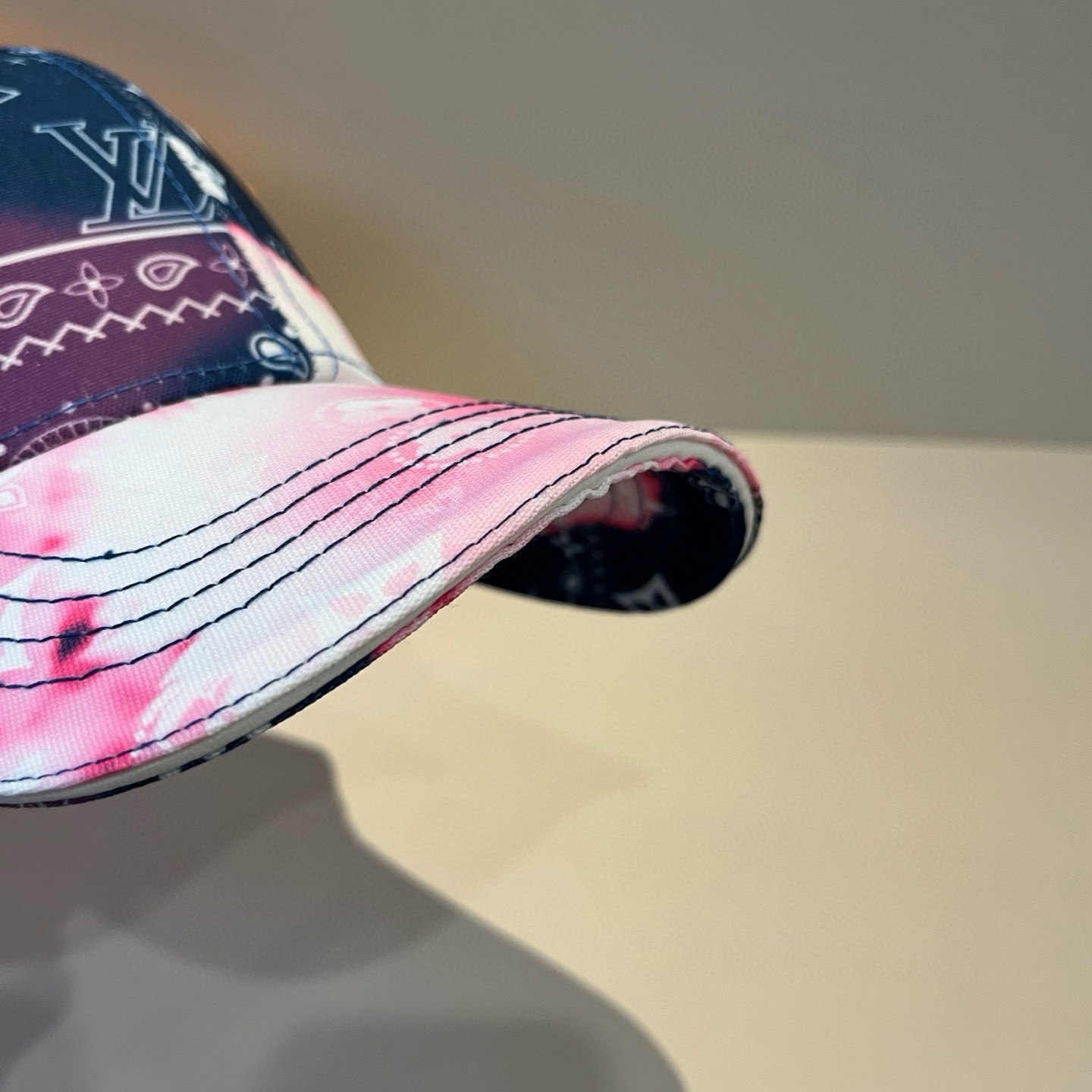 🧢路易威登棒球帽 LouisVuitton😍新款LV棒球帽，重工打造♥️高端大气，百搭款🤗男女通用！跑量