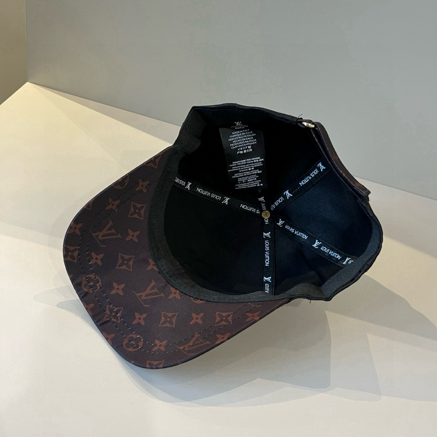 🧢路易威登棒球帽 LouisVuitton😍新款LV棒球帽，重工打造♥️高端大气，百搭款🤗男女通用！跑量