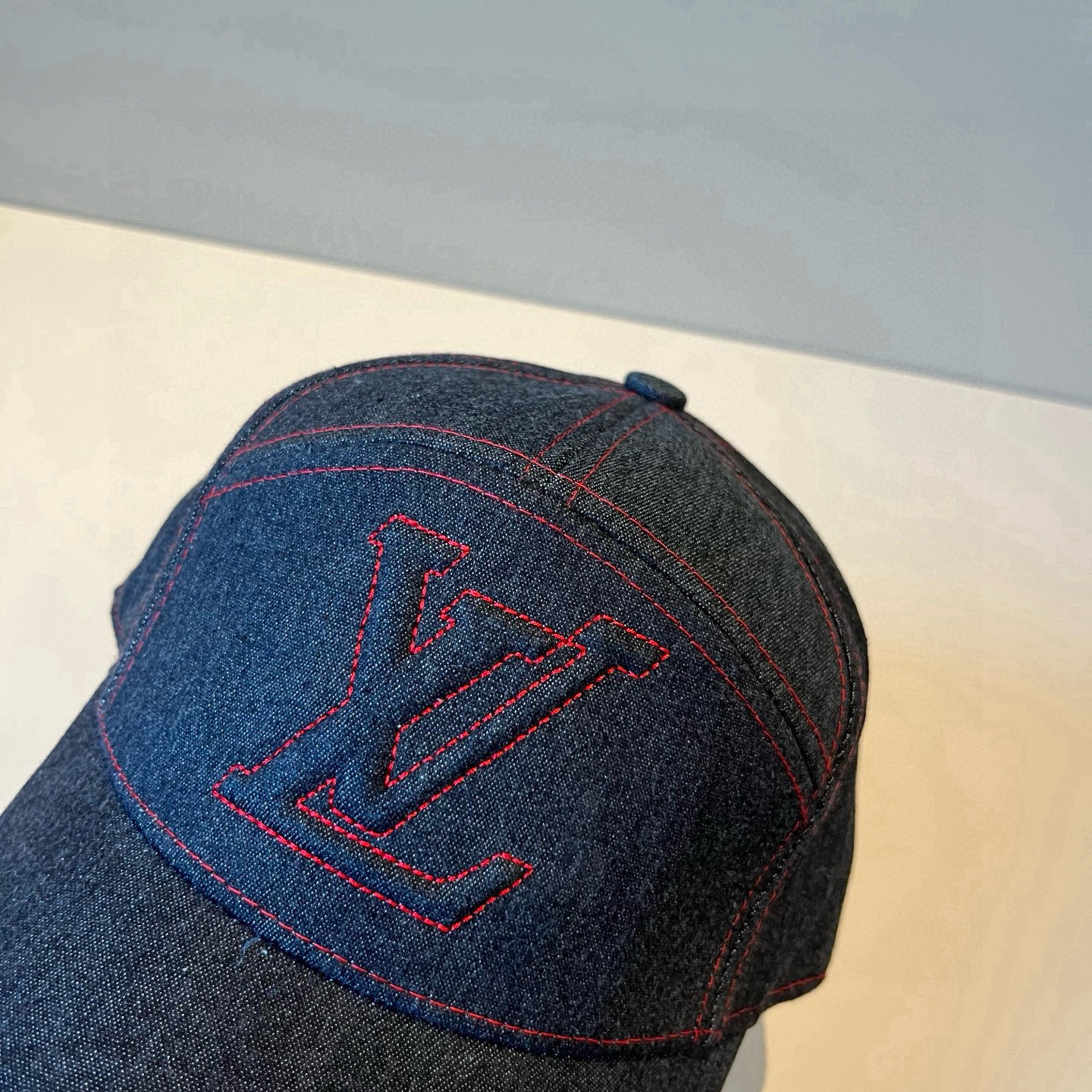 🧢路易威登棒球帽 LouisVuitton😍新款LV棒球帽，重工打造♥️高端大气，百搭款🤗男女通用！跑量