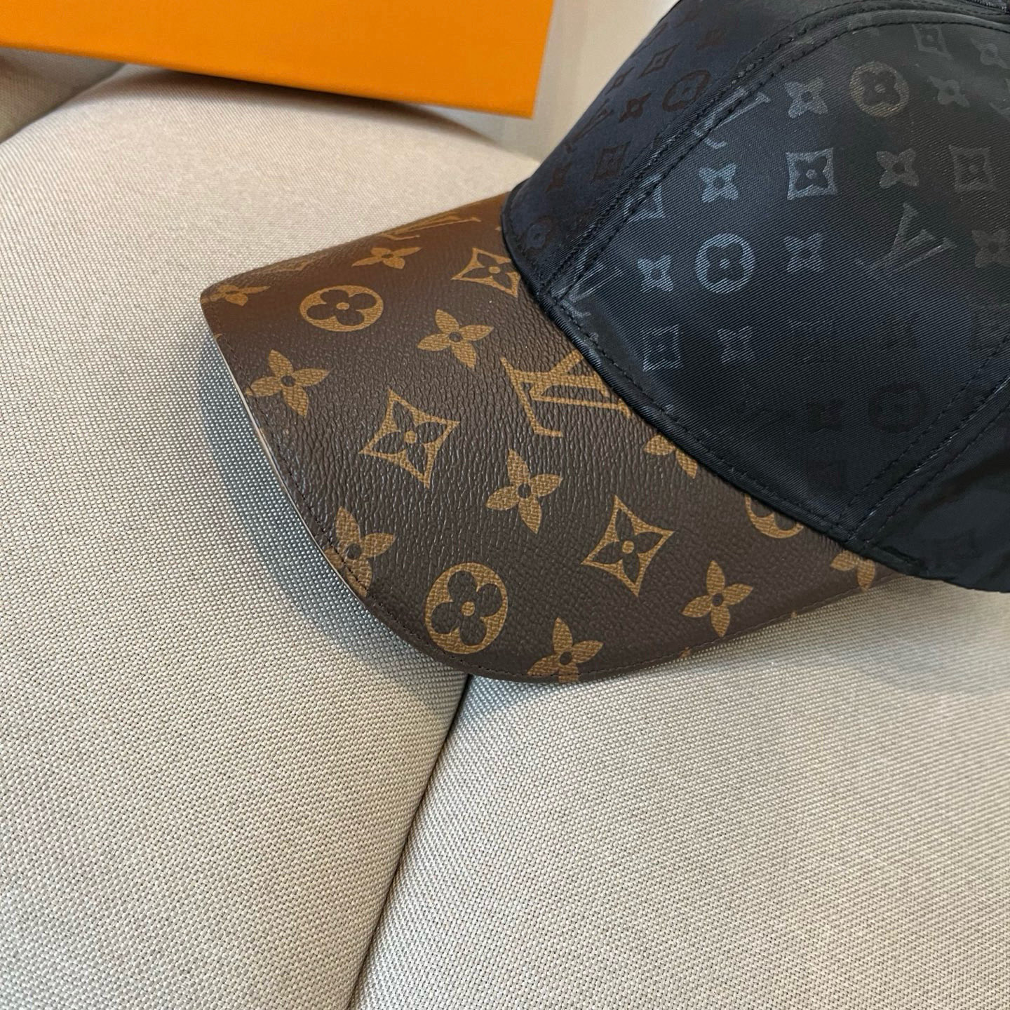🧢路易威登棒球帽 LouisVuitton😍新款LV棒球帽，重工打造♥️高端大气，百搭款🤗男女通用！跑量