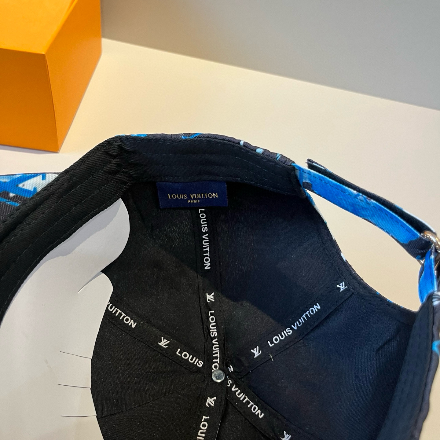 🧢路易威登棒球帽 LouisVuitton😍新款LV棒球帽，重工打造♥️高端大气，百搭款🤗男女通用！跑量