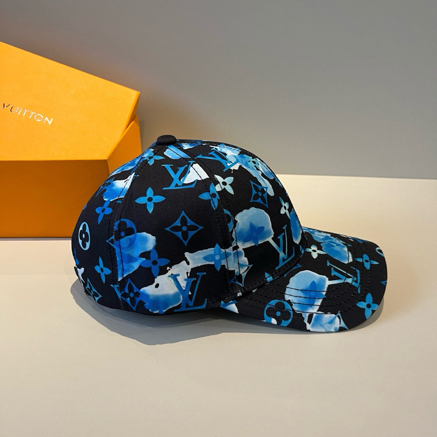 🧢路易威登棒球帽 LouisVuitton😍新款LV棒球帽，重工打造♥️高端大气，百搭款🤗男女通用！跑量