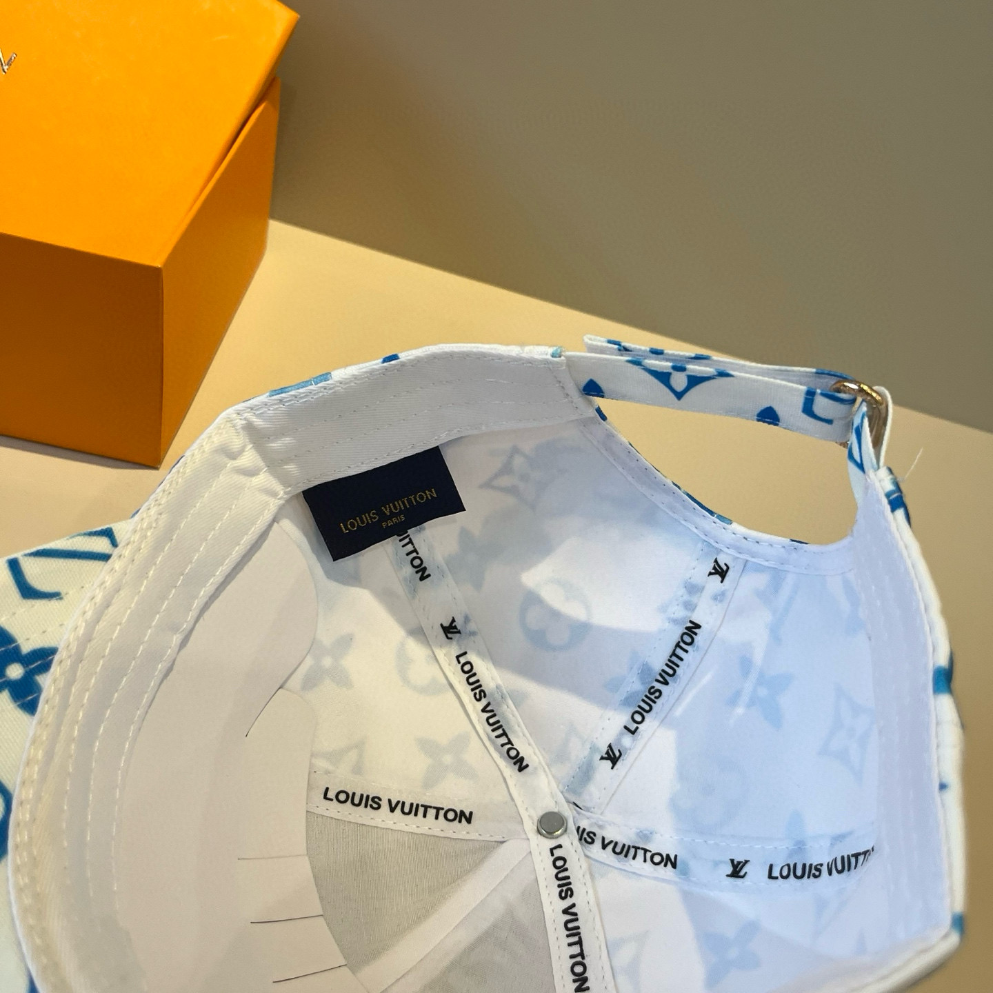 🧢路易威登棒球帽 LouisVuitton😍新款LV棒球帽，重工打造♥️高端大气，百搭款🤗男女通用！跑量