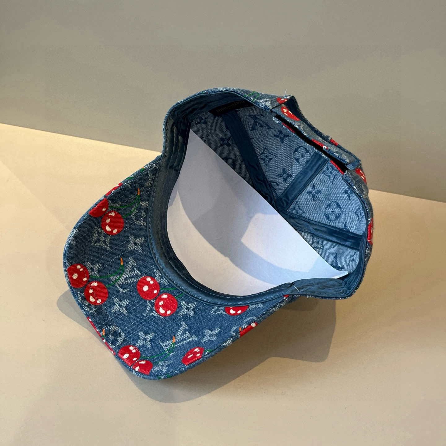 🧢路易威登棒球帽 LouisVuitton😍新款LV棒球帽，重工打造♥️高端大气，百搭款🤗男女通用！跑量