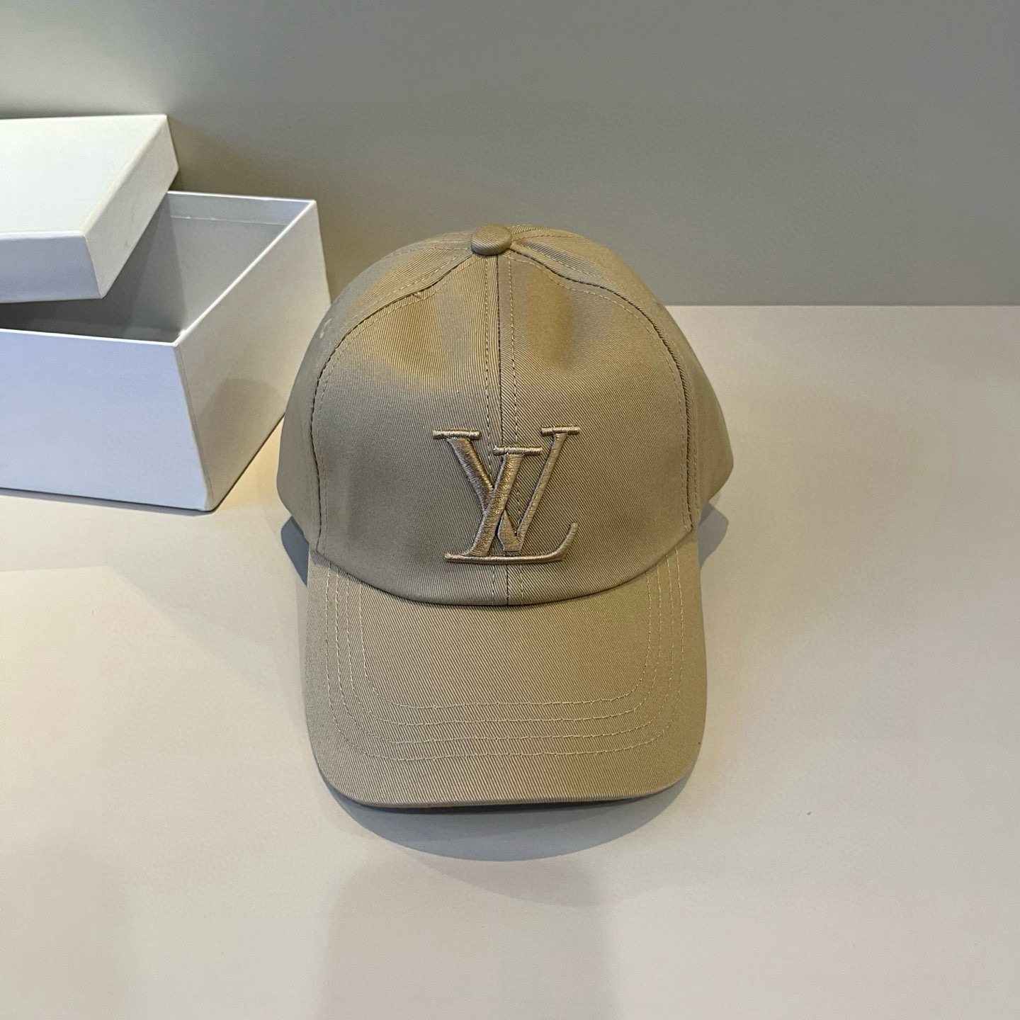 🧢路易威登棒球帽 LouisVuitton😍新款LV棒球帽，重工打造♥️高端大气，百搭款🤗男女通用！跑量