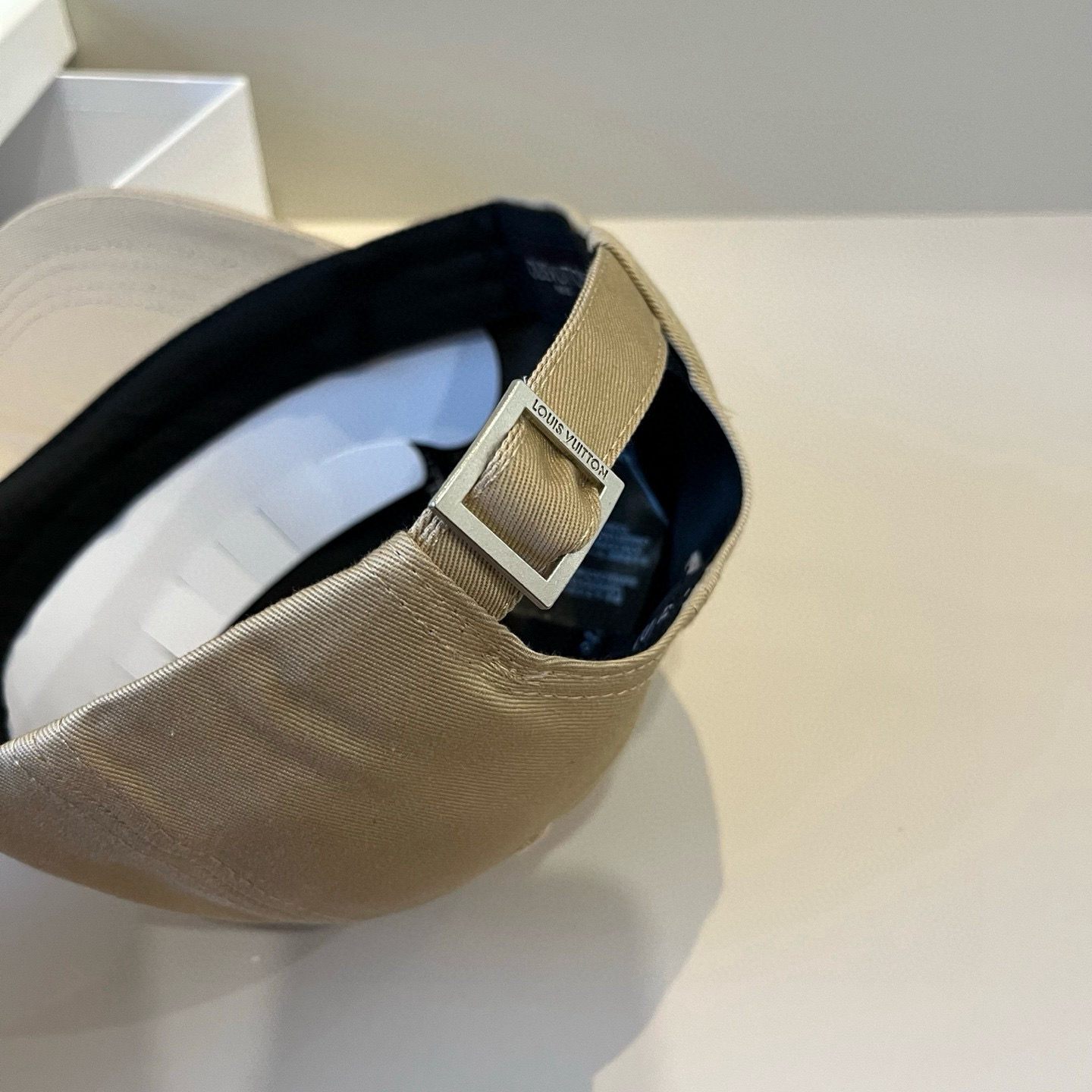 🧢路易威登棒球帽 LouisVuitton😍新款LV棒球帽，重工打造♥️高端大气，百搭款🤗男女通用！跑量