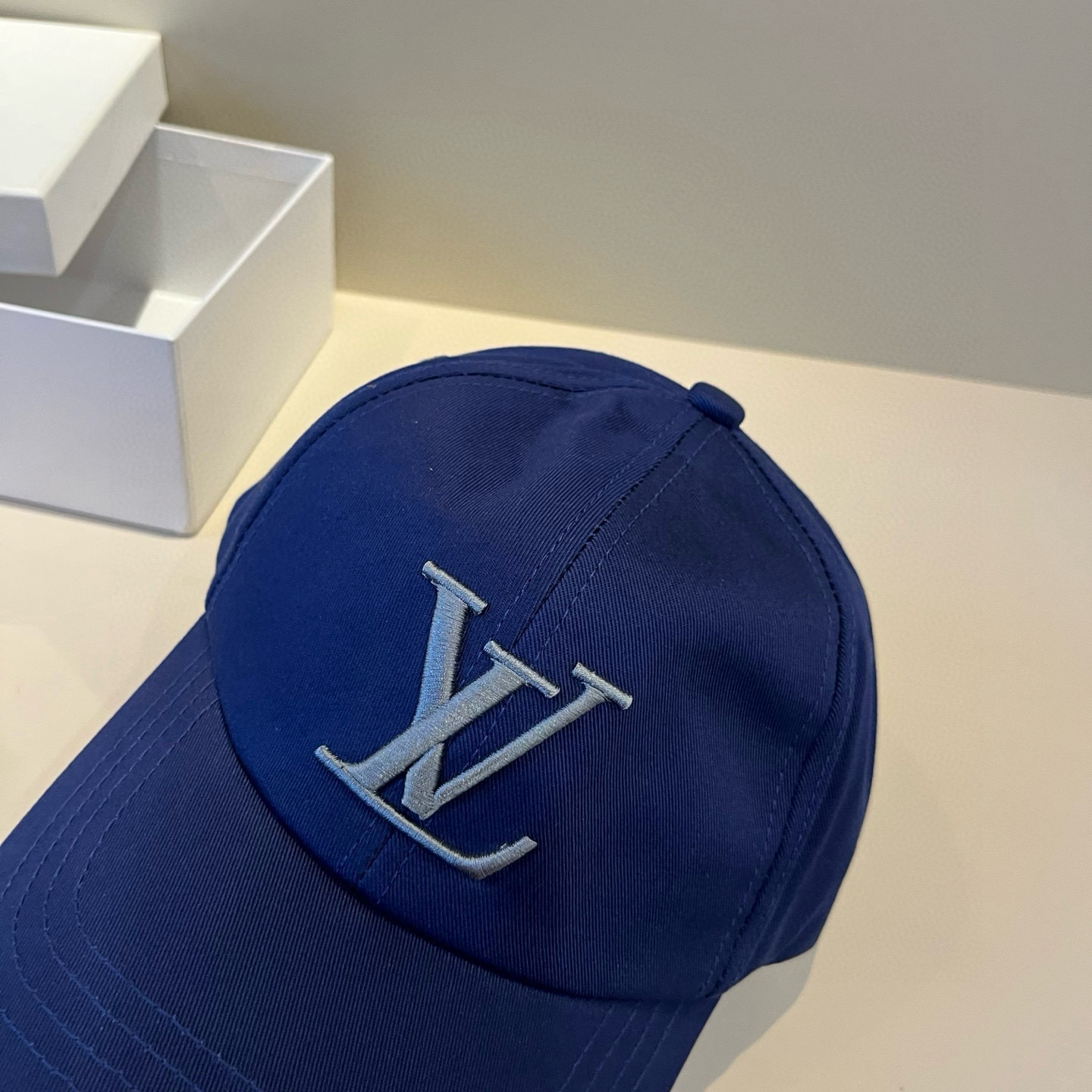 🧢路易威登棒球帽 LouisVuitton😍新款LV棒球帽，重工打造♥️高端大气，百搭款🤗男女通用！跑量