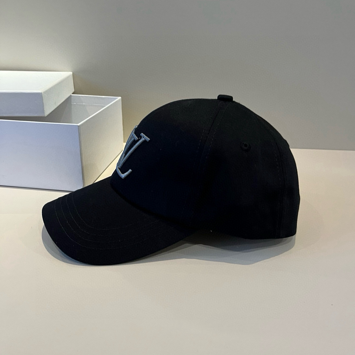 🧢路易威登棒球帽 LouisVuitton😍新款LV棒球帽，重工打造♥️高端大气，百搭款🤗男女通用！跑量