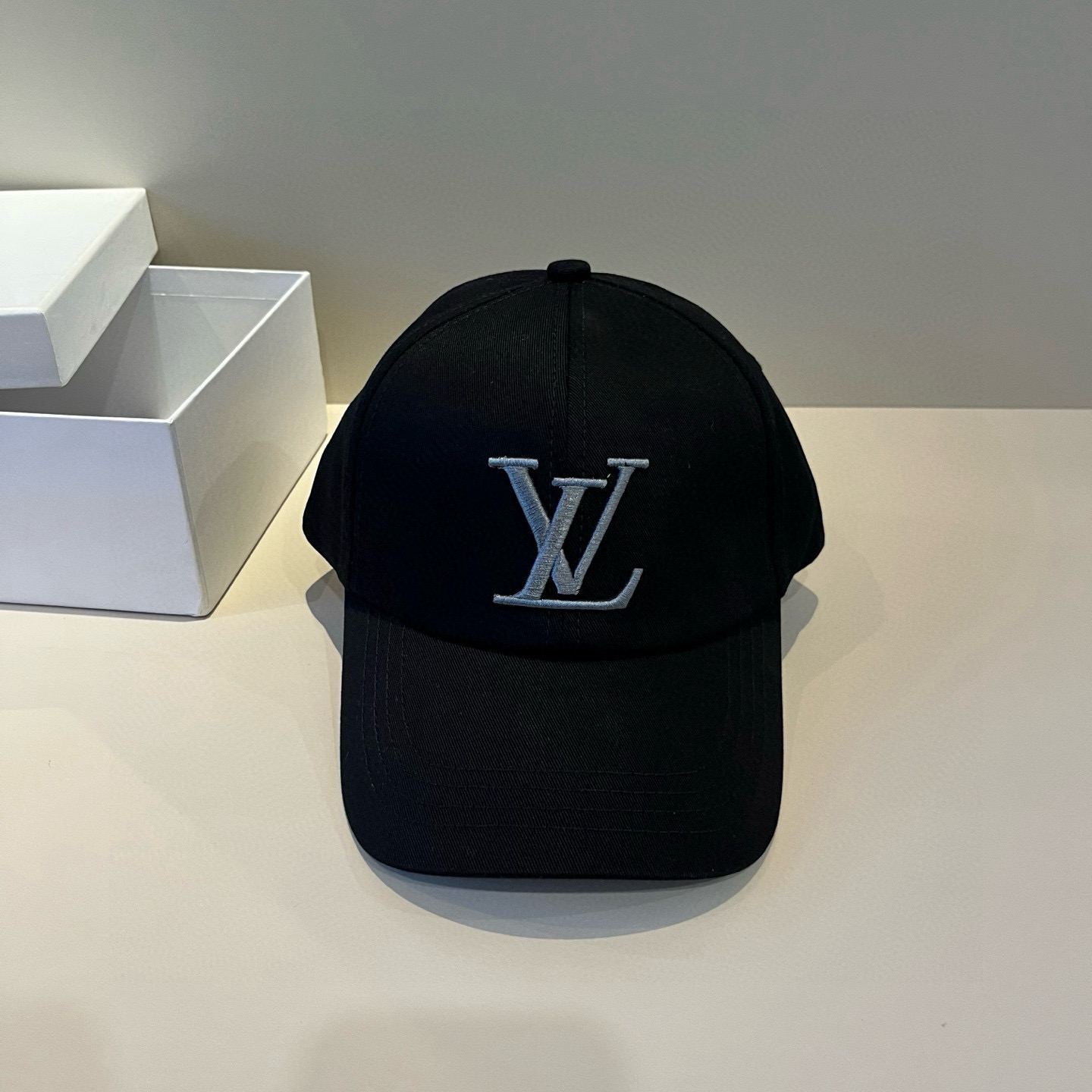 🧢路易威登棒球帽 LouisVuitton😍新款LV棒球帽，重工打造♥️高端大气，百搭款🤗男女通用！跑量