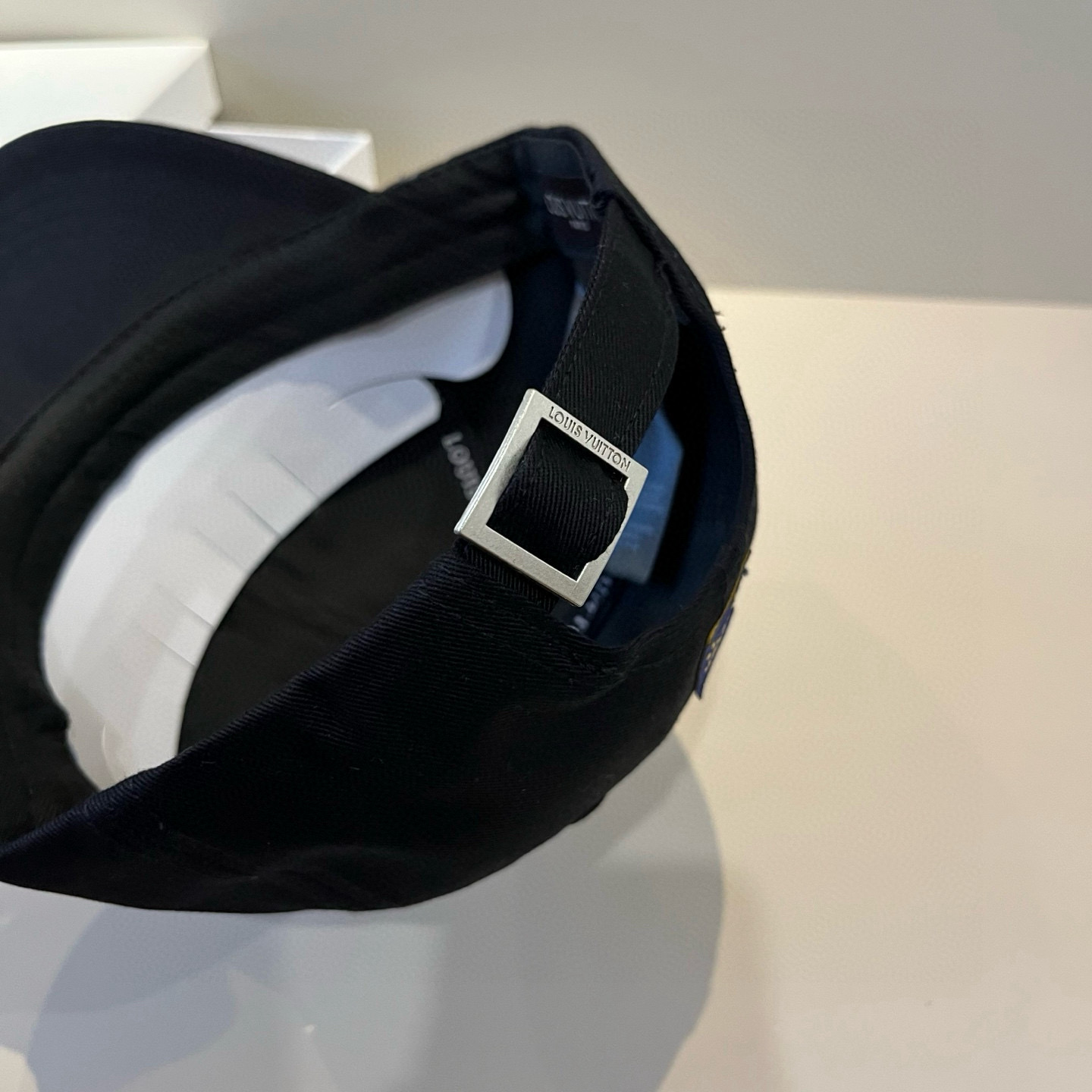 🧢路易威登棒球帽 LouisVuitton😍新款LV棒球帽，重工打造♥️高端大气，百搭款🤗男女通用！跑量