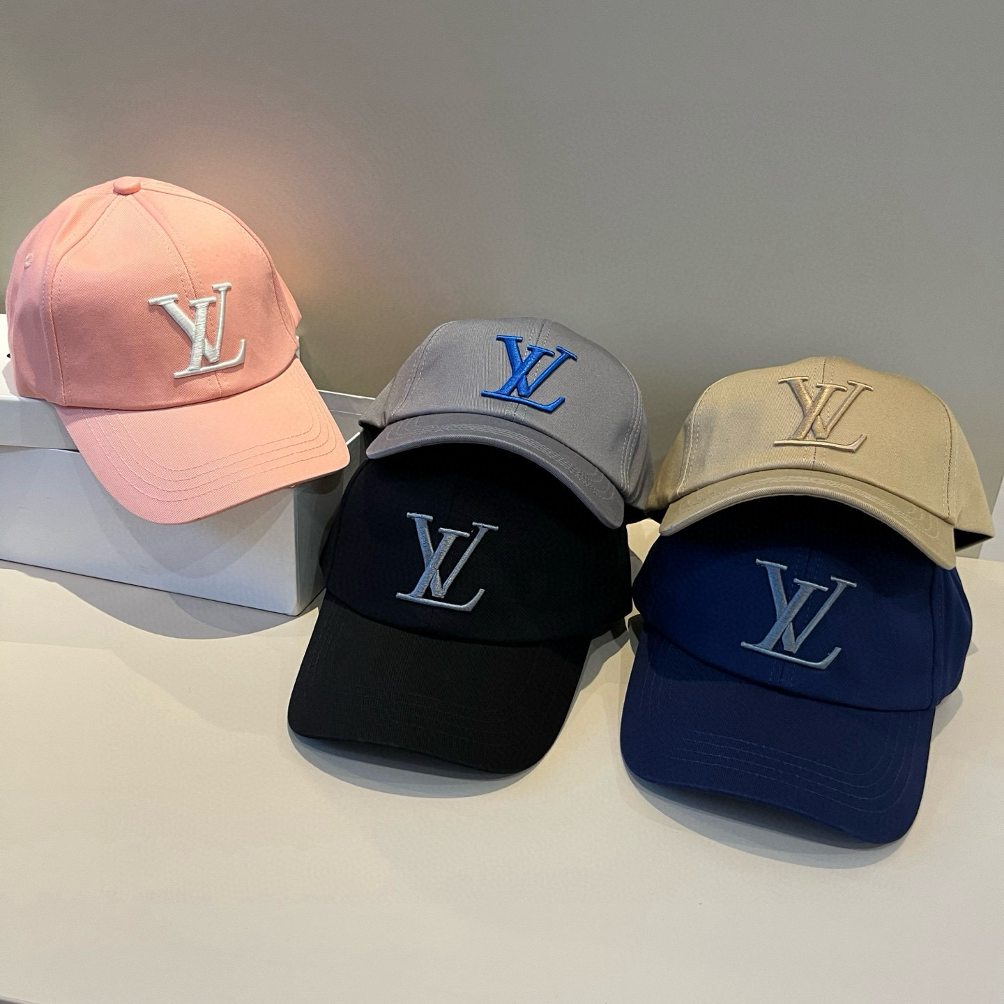 🧢路易威登棒球帽 LouisVuitton😍新款LV棒球帽，重工打造♥️高端大气，百搭款🤗男女通用！跑量