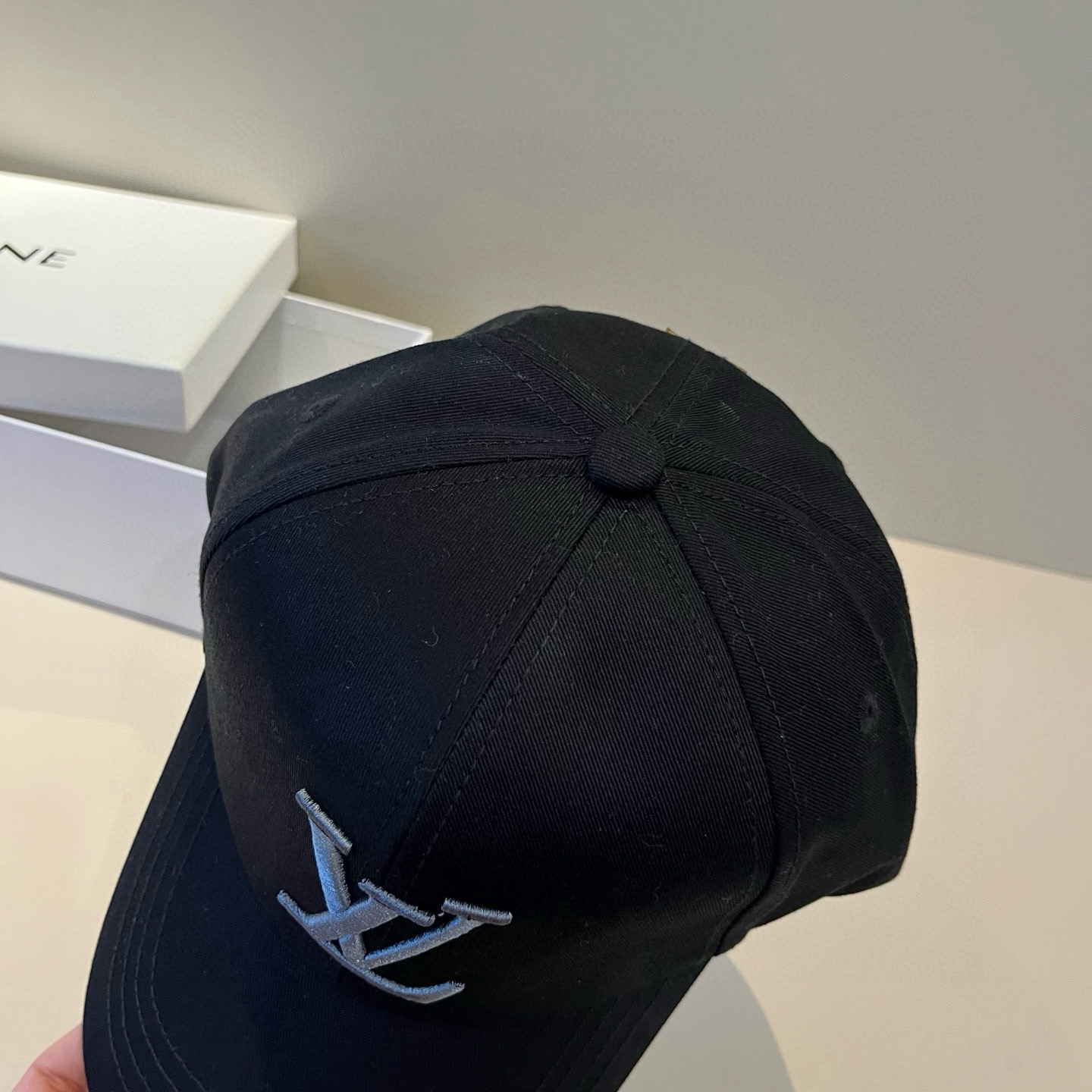 🧢路易威登棒球帽 LouisVuitton😍新款LV棒球帽，重工打造♥️高端大气，百搭款🤗男女通用！跑量