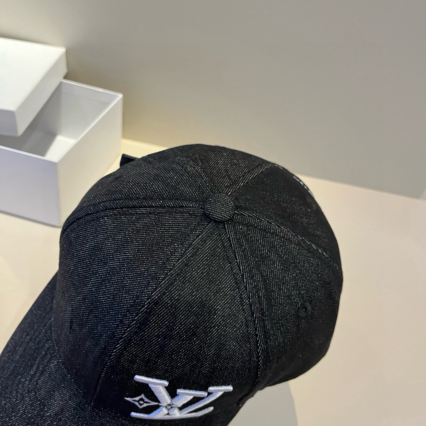 🧢路易威登棒球帽 LouisVuitton😍新款LV棒球帽，重工打造♥️高端大气，百搭款🤗男女通用！跑量