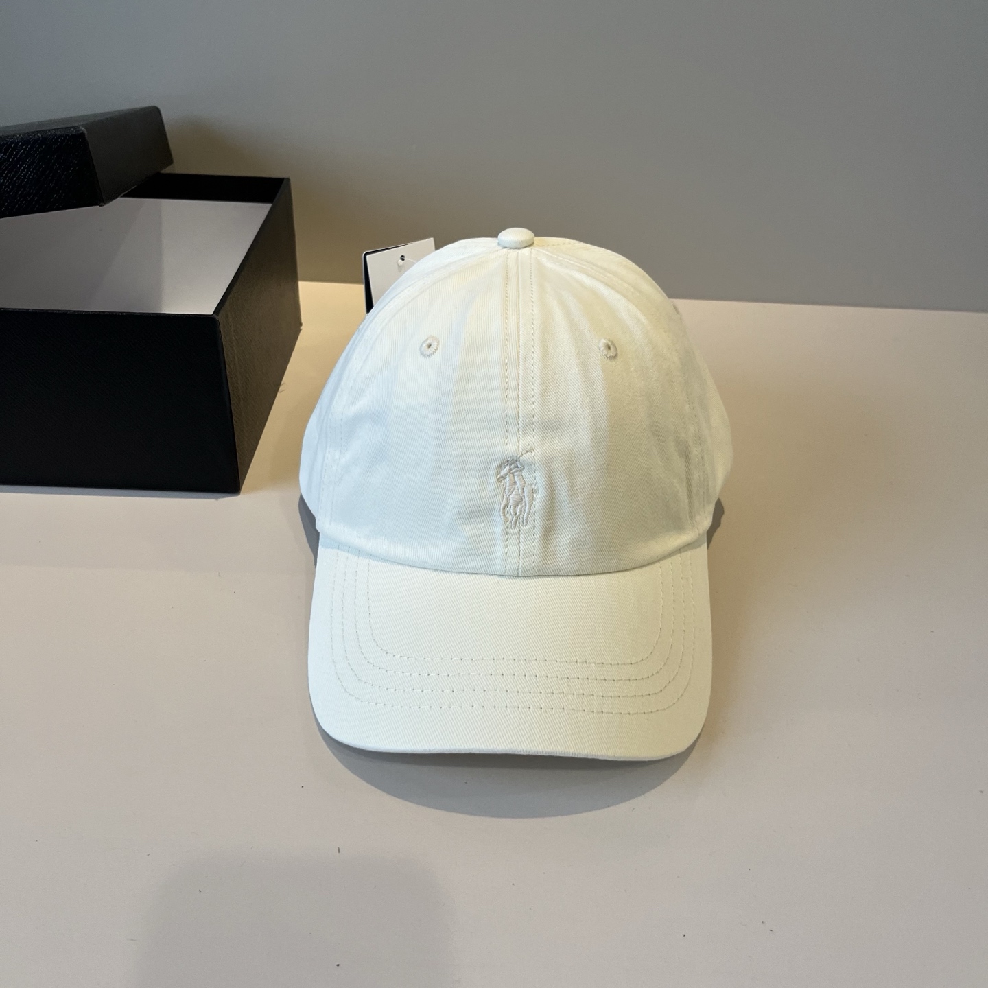  保罗🧢官网新品，棒球帽，原单品质火爆来袭 。🎩 工艺非常精美 高档大气上档次！低调奢华，方便携带！跑量