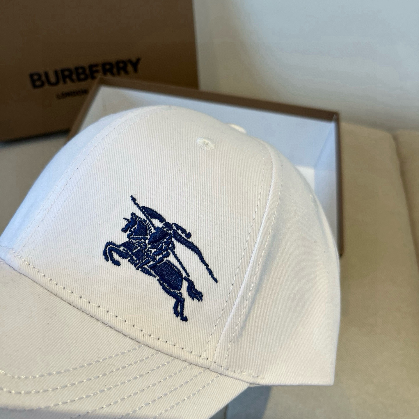  BURBERRY巴宝利早春新款棒球帽，简约尚时风，男女同款！高质品，尊享品质感！