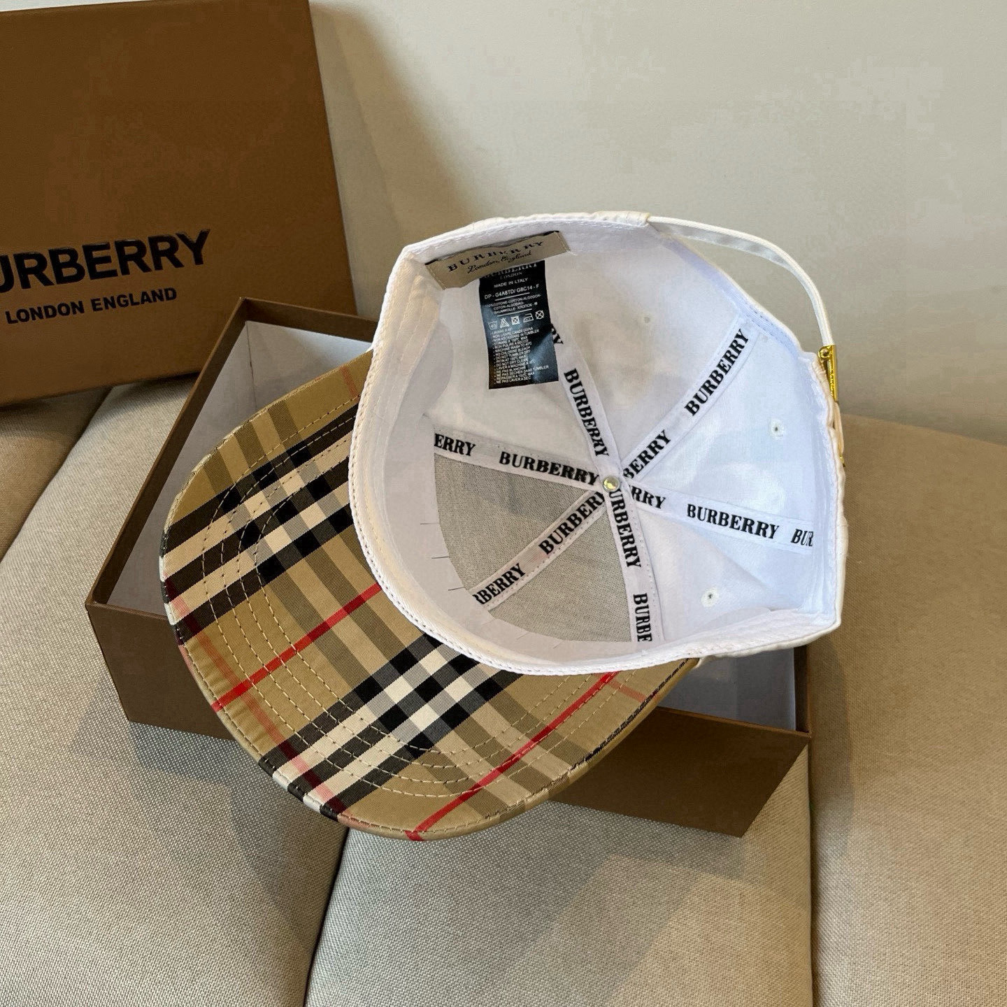  BURBERRY巴宝利早春新款棒球帽，简约尚时风，男女同款！高质品，尊享品质感！