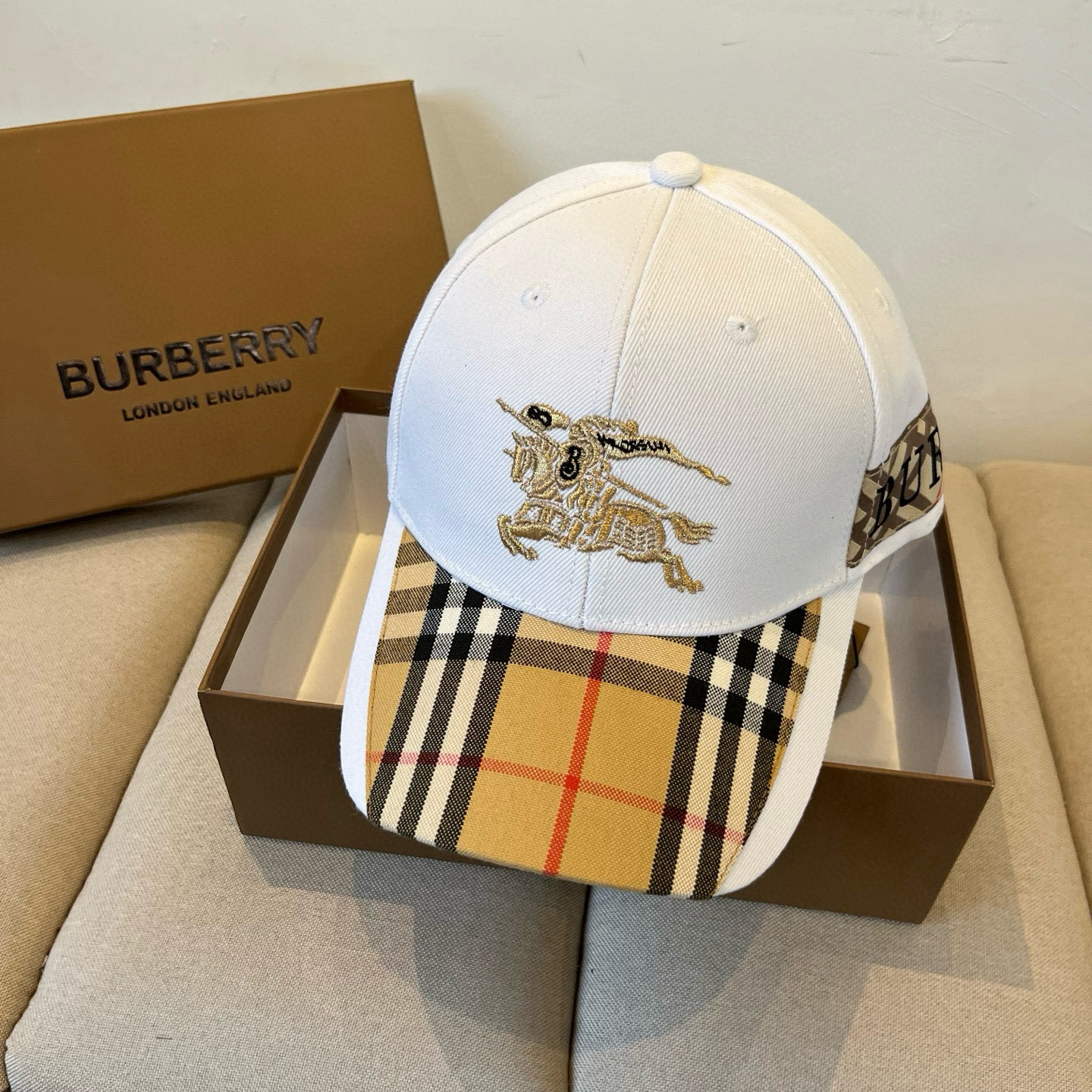  BURBERRY巴宝利早春新款棒球帽，简约尚时风，男女同款！高质品，尊享品质感！