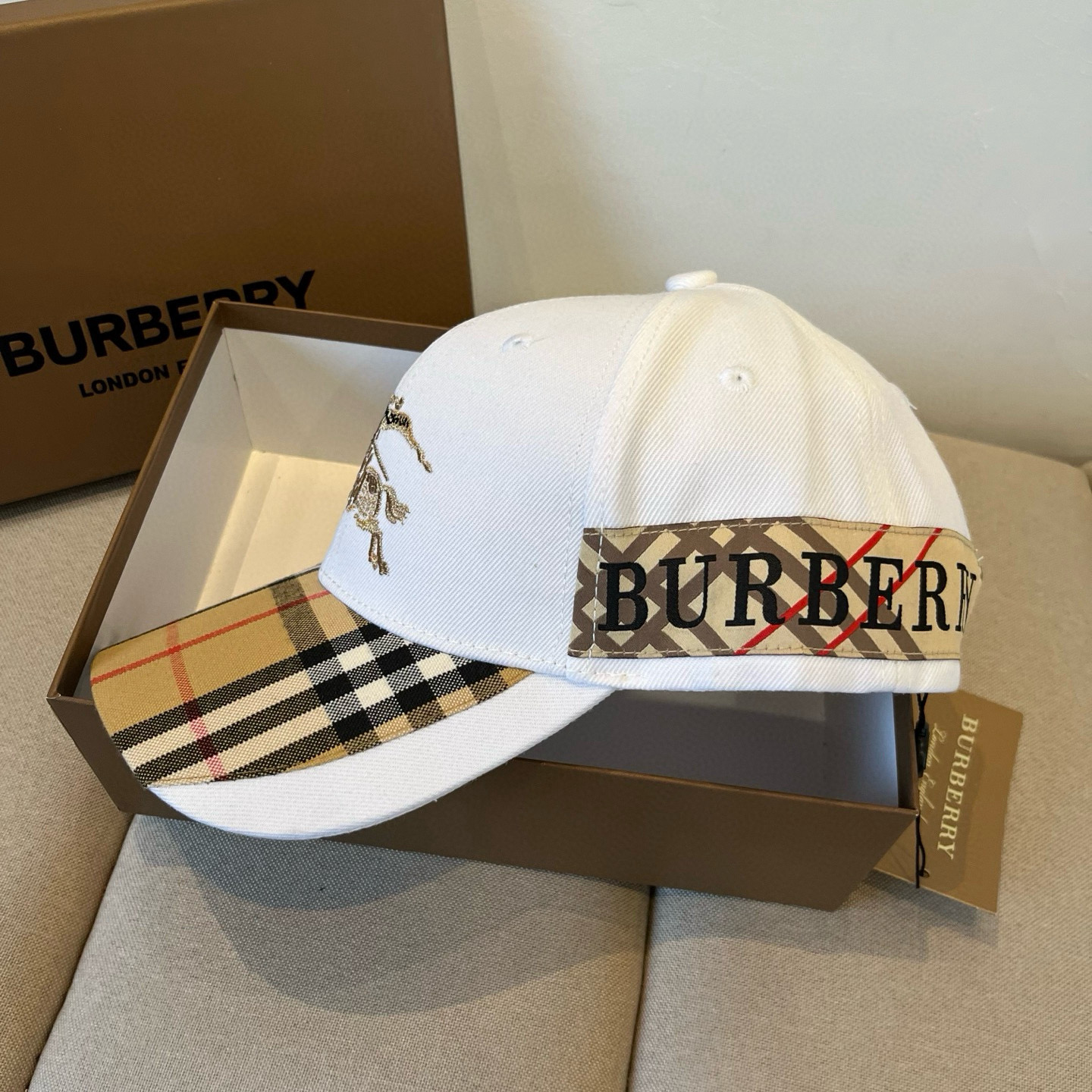 BURBERRY巴宝利早春新款棒球帽，简约尚时风，男女同款！高质品，尊享品质感！