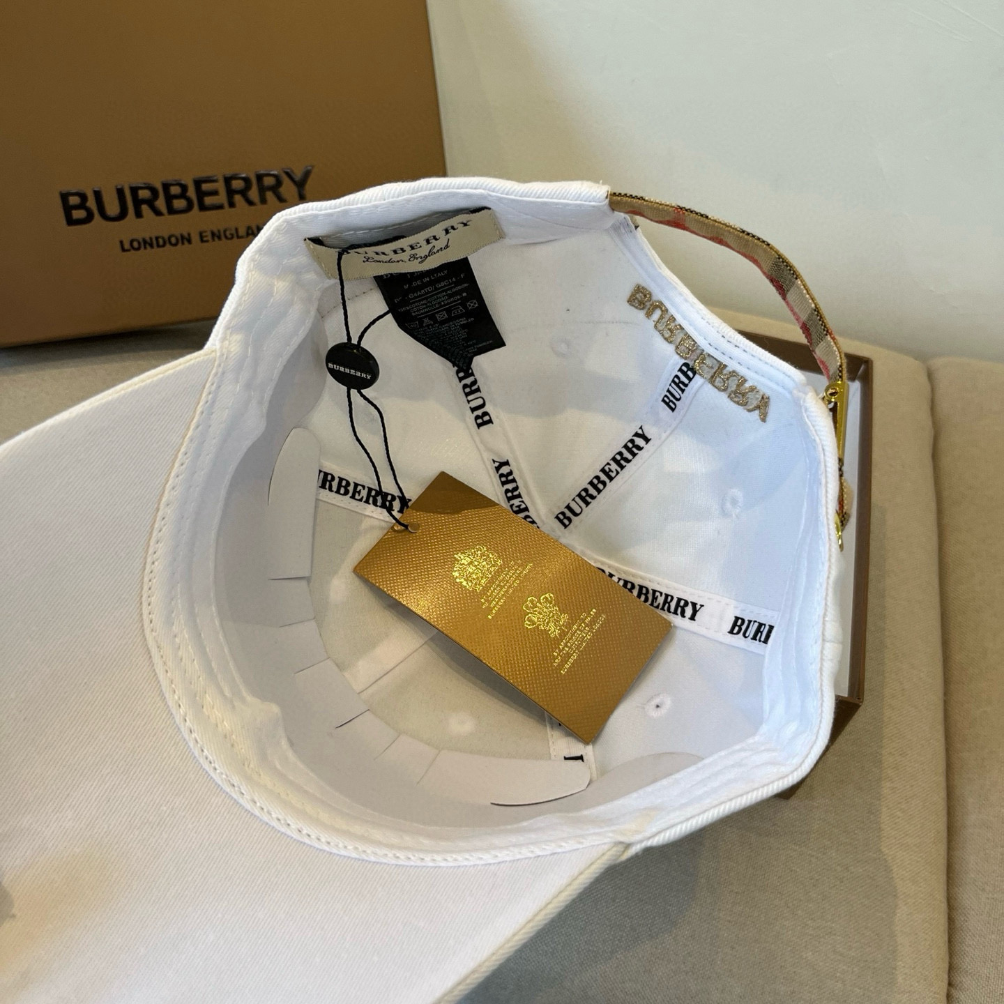  BURBERRY巴宝利早春新款棒球帽，简约尚时风，男女同款！高质品，尊享品质感！