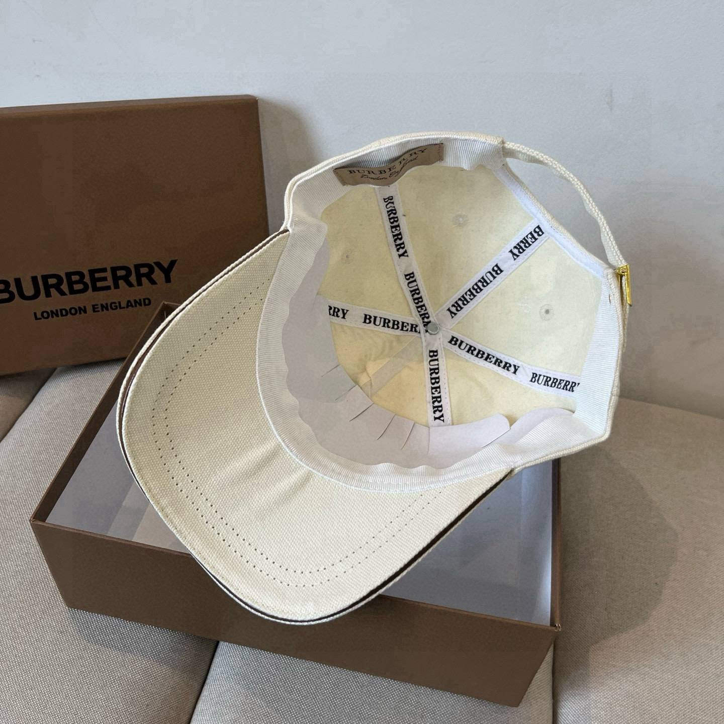  BURBERRY巴宝利早春新款棒球帽，简约尚时风，男女同款！高质品，尊享品质感！