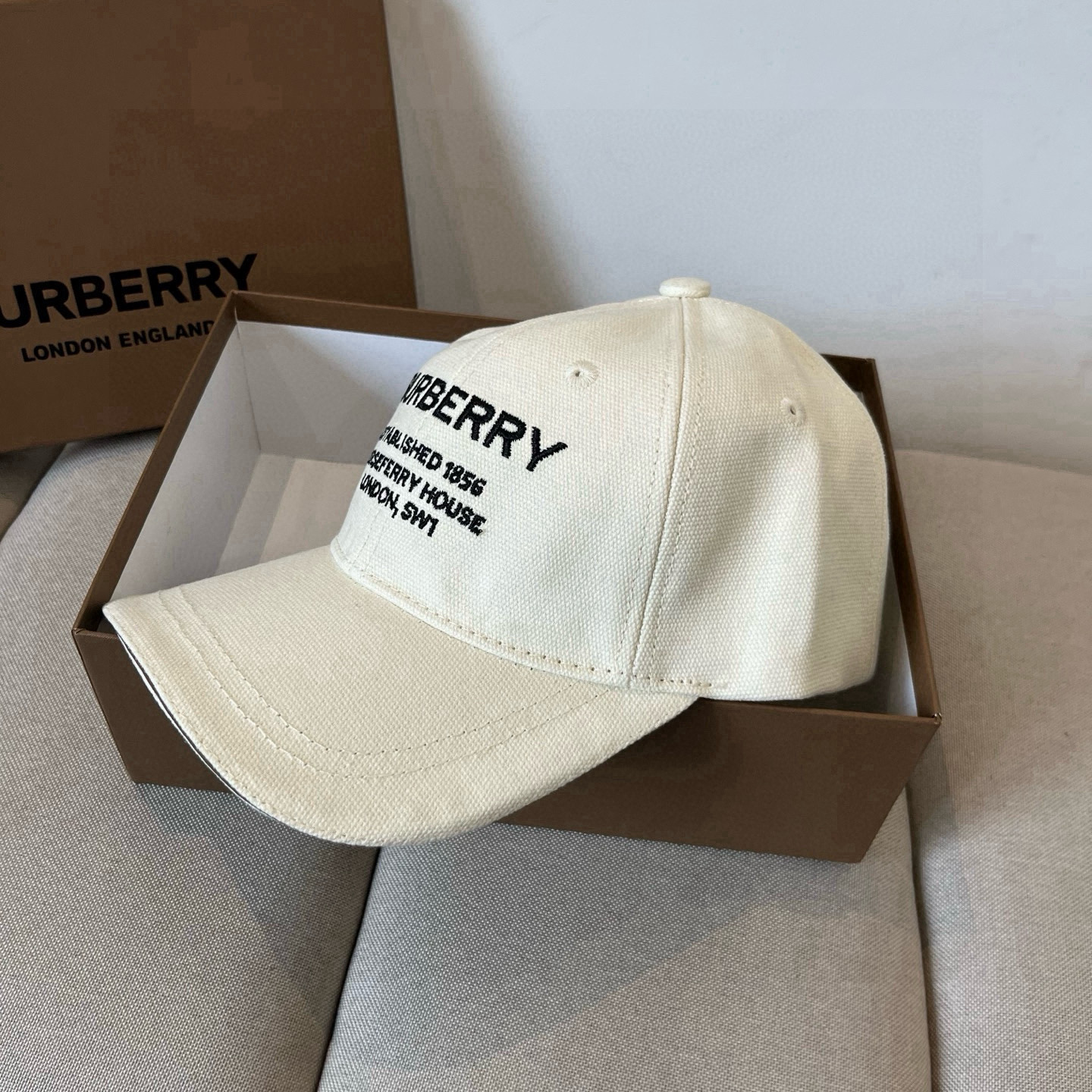  BURBERRY巴宝利早春新款棒球帽，简约尚时风，男女同款！高质品，尊享品质感！